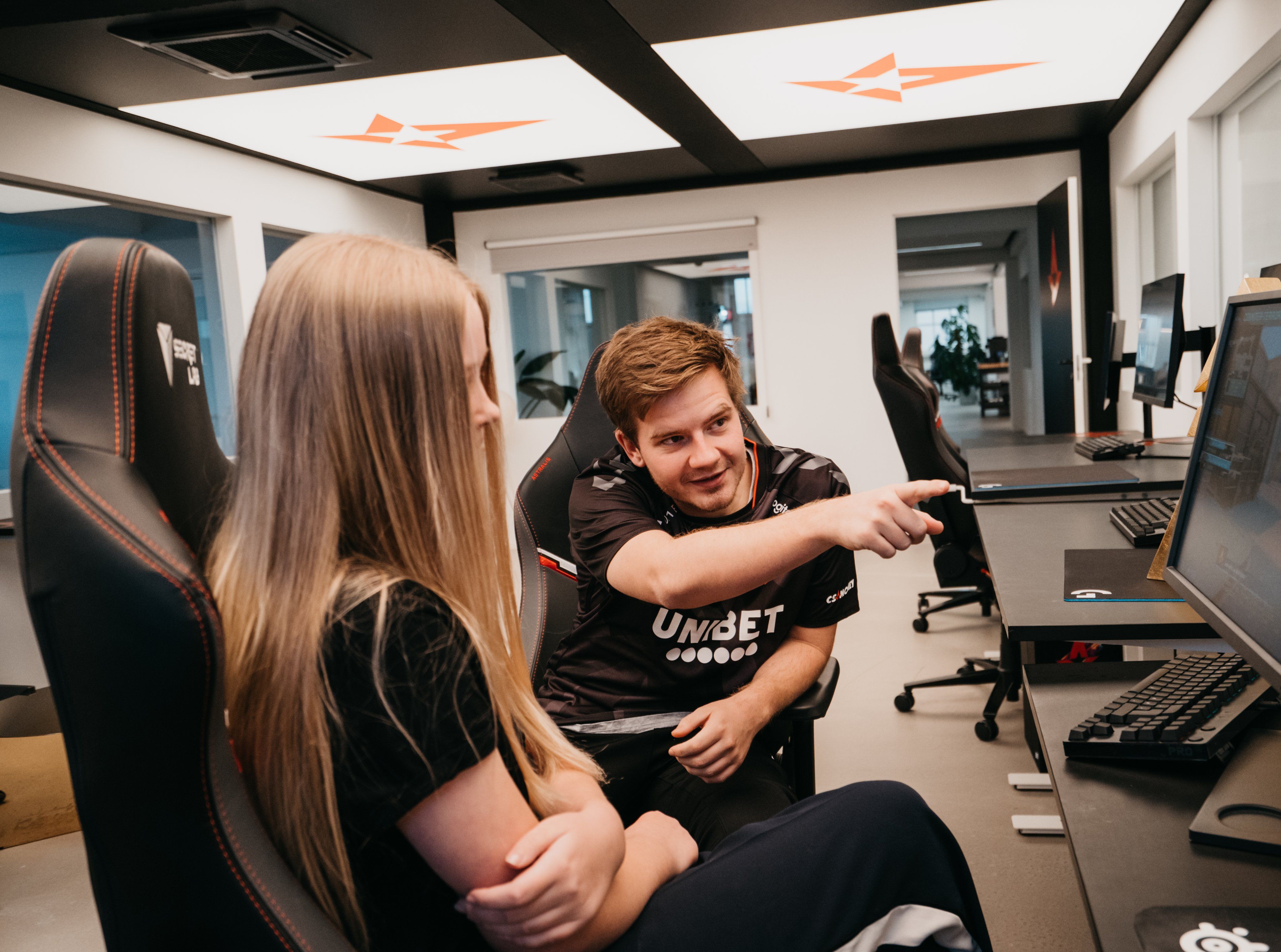 Изабелла и dupreeh в офисе Astralis.
Источник: Astralis
