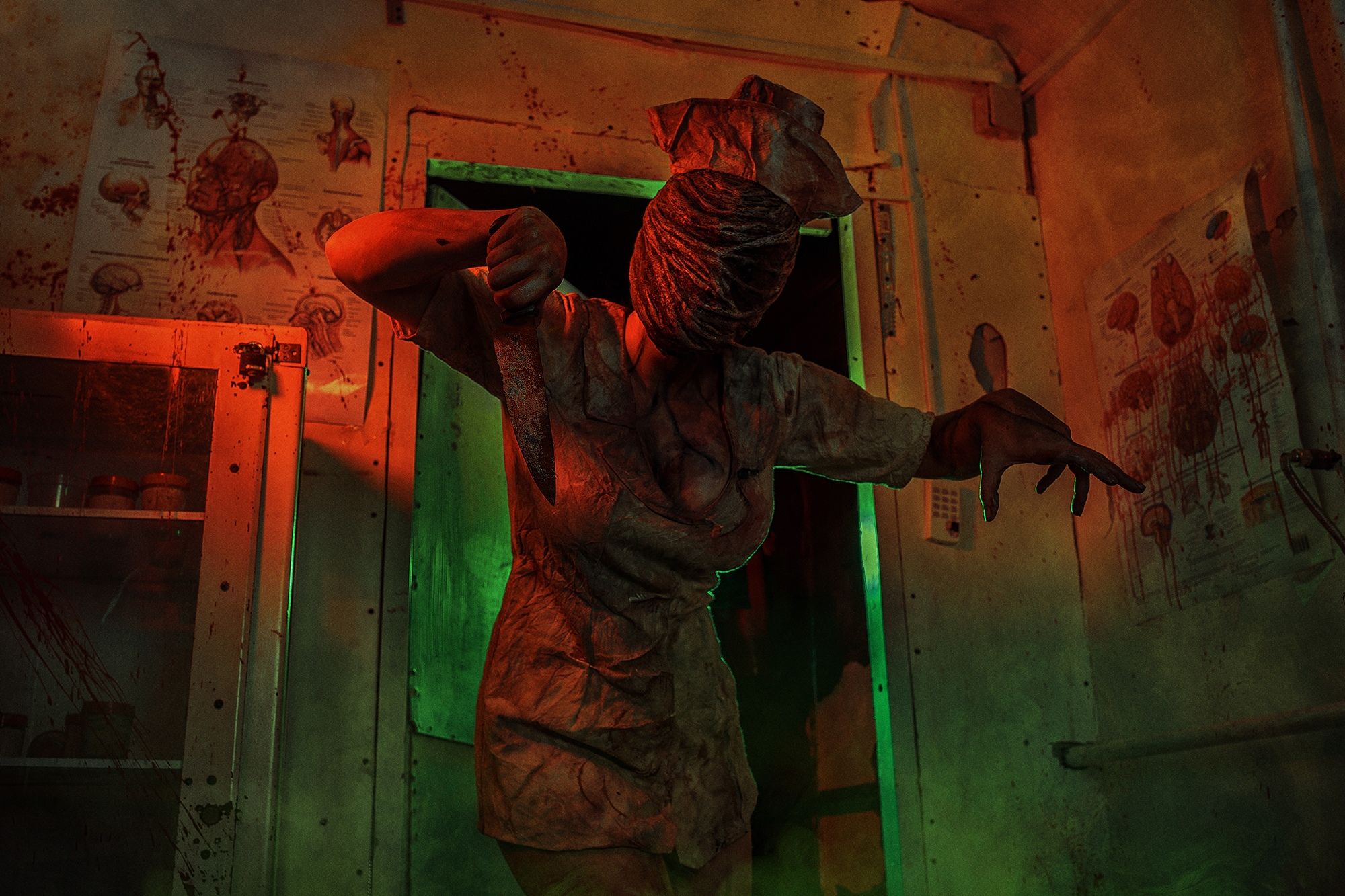 Медсестра из Silent Hill. Косплеер: Алиса Арефьева. Фотограф: Евгений Накрышский. Источник: vk.com/fillakteriart
