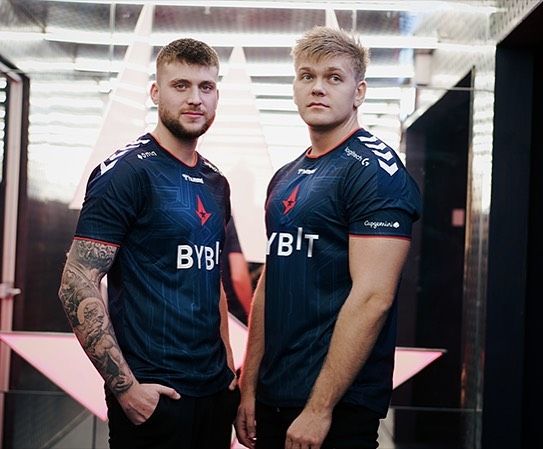 Пришли поднимать Астров с колен