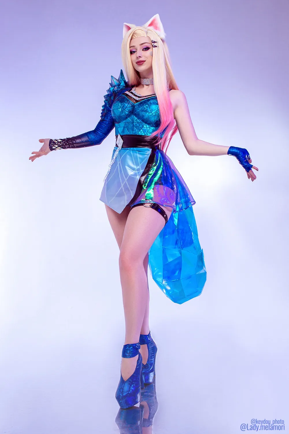 Жалаңаш қыздар моншада еркектермен бірге