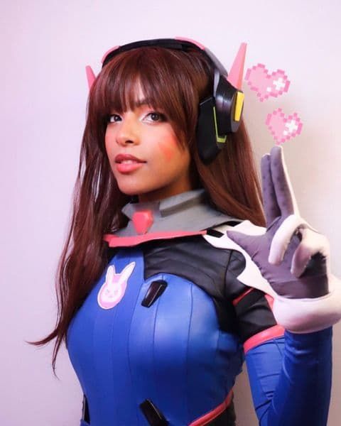 Косплей на D.Va из Overwatch. Модель: Sanet. Источник: instagram.com/sanet.cosplay