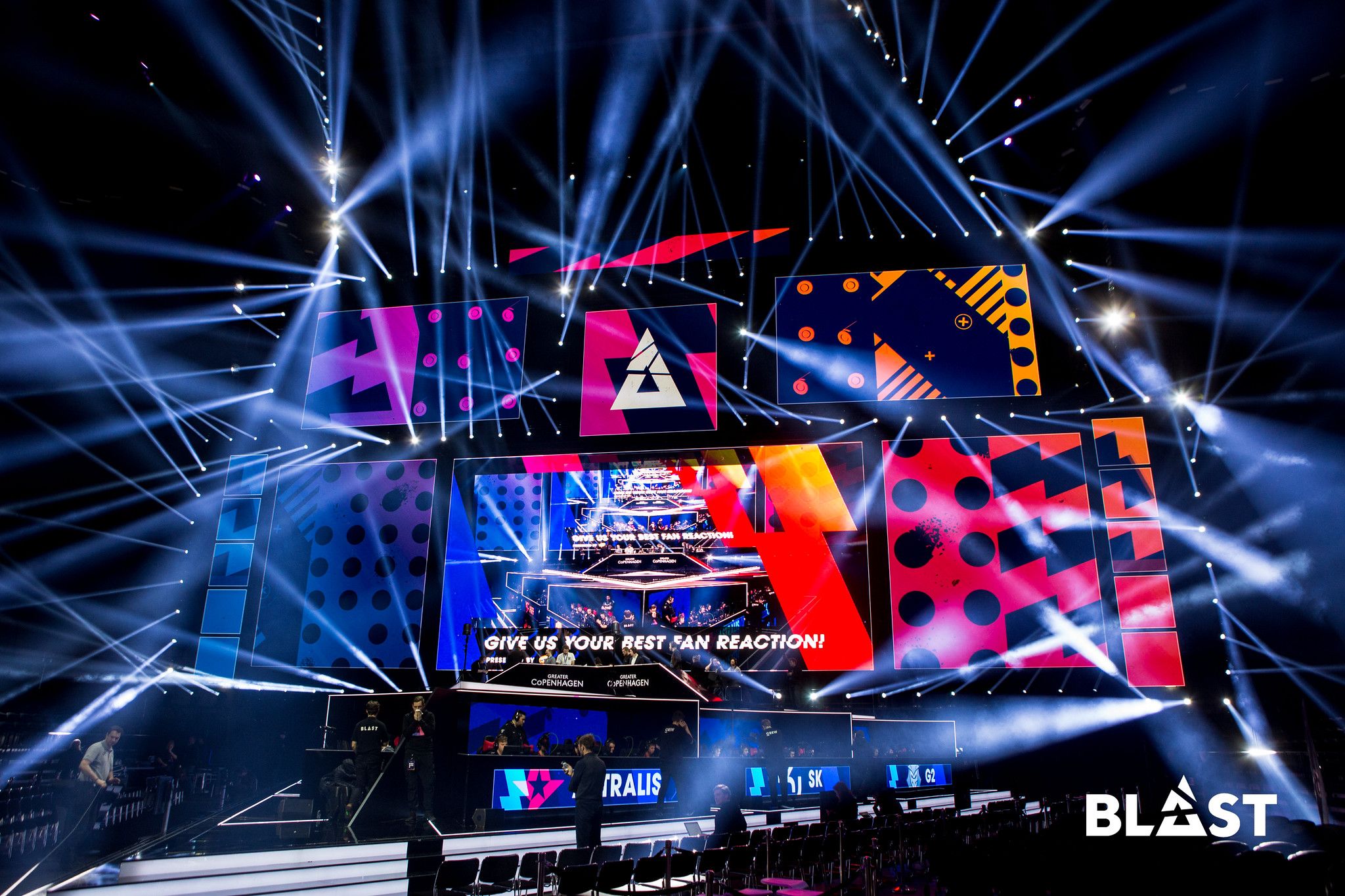 Сцена BLAST Pro Series: Copenhagen 2017 с шестью командами и студией аналитики сверху | Фото: BLAST