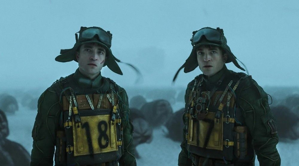 Кадр из фильма «Микки 17»