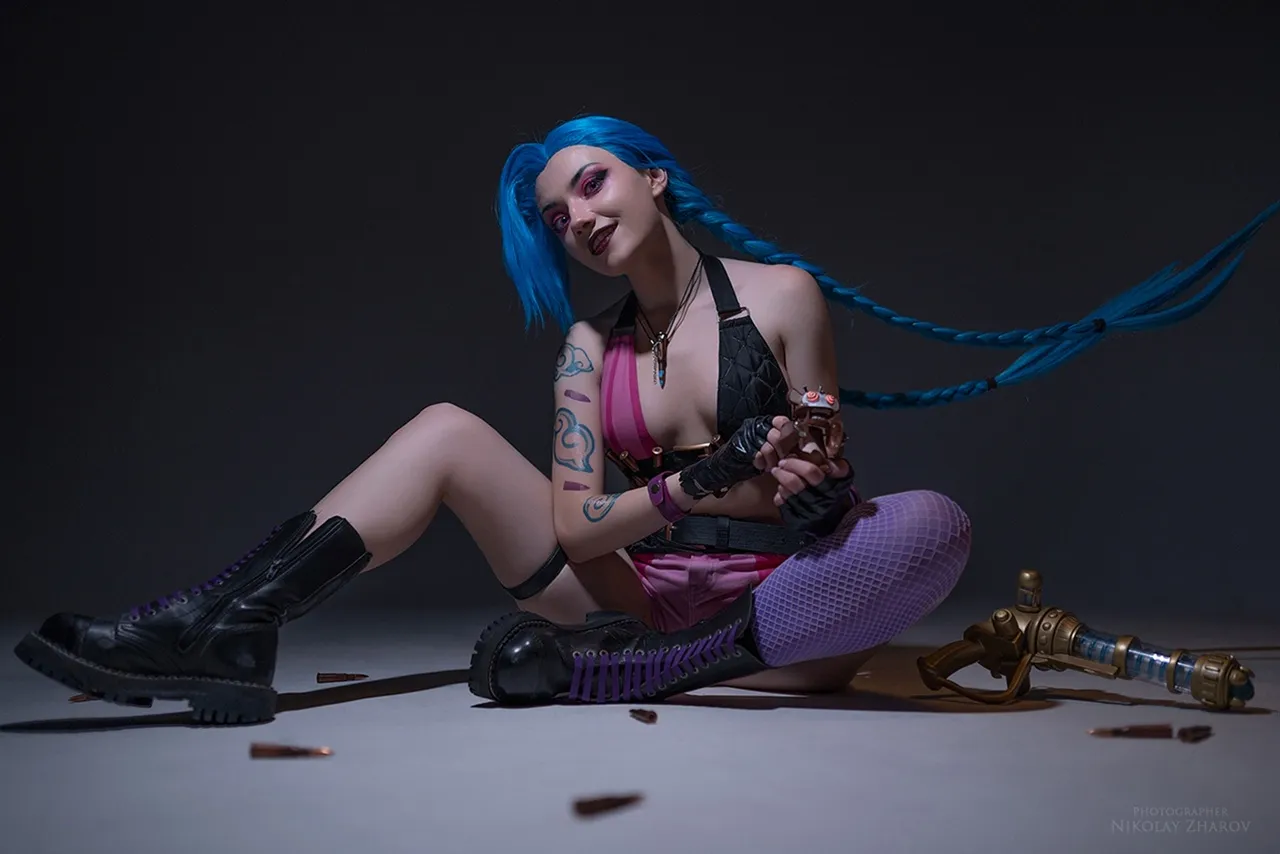 Косплей на Джинкс из League of Legends. Косплеер: Катерина Лодянова. Фотограф: Николай Жаров. Источник: vk.com/wall-31691361_342790