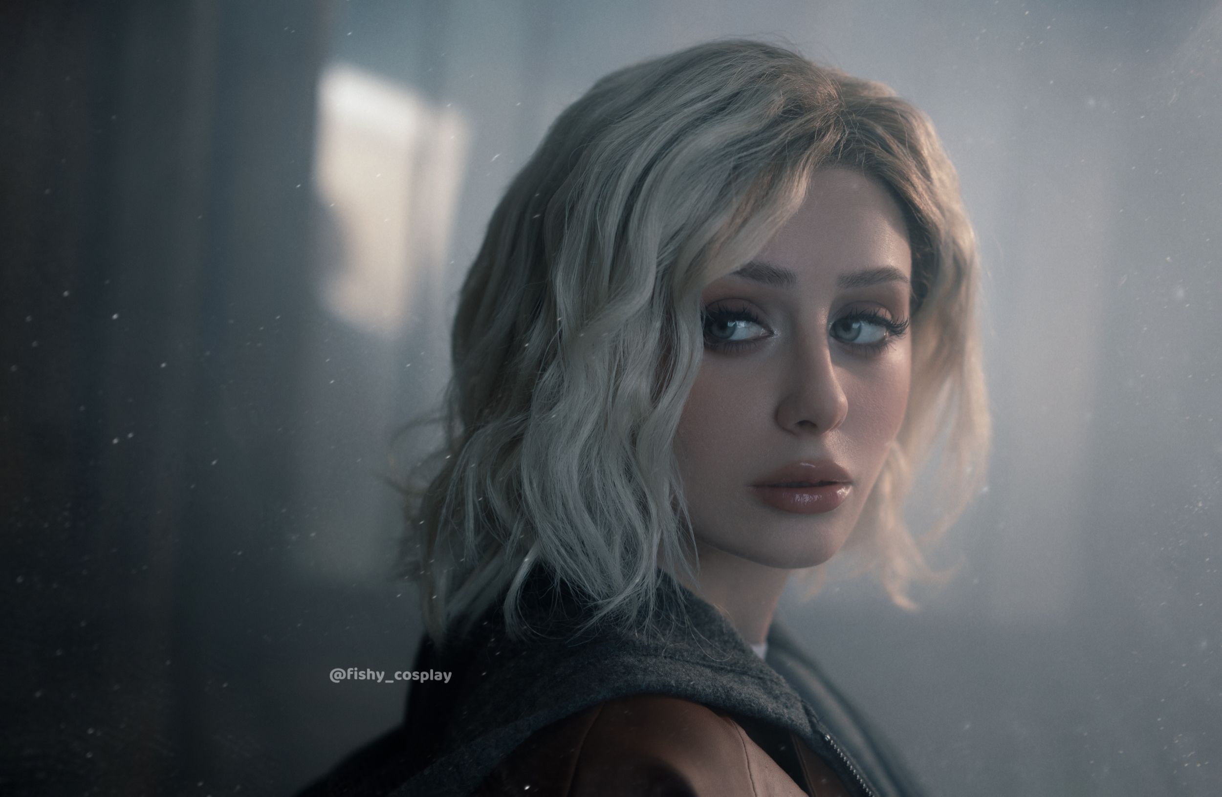 Косплей на Грейс Эшкрофт из Resident Evil Requiem. Косплеер: Fishy. Фотограф: Алена Филиппова. Паблик девушки в VK: vk.com/fishycosplay