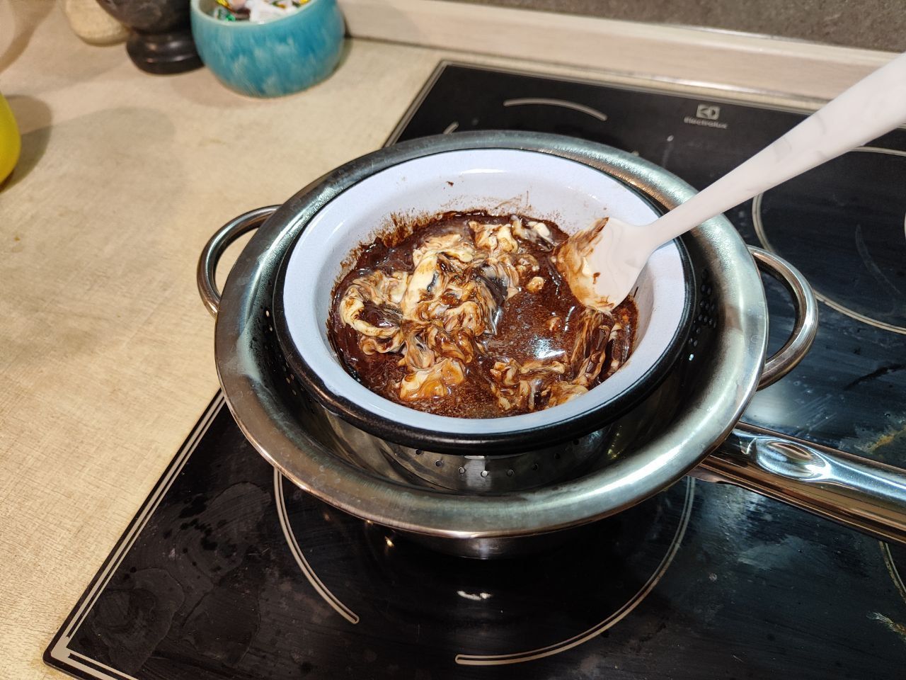 Обычно я здесь песни пою, вставляю какие-то истории от Dawg или анекдоты рассказываю.