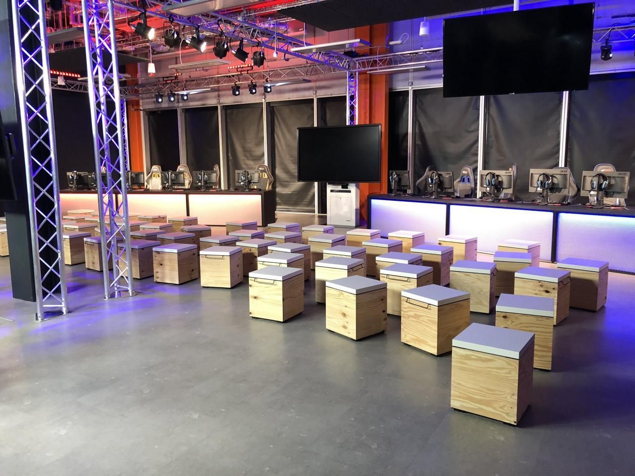 Еще несколько фотографий кафедры киберспорта.