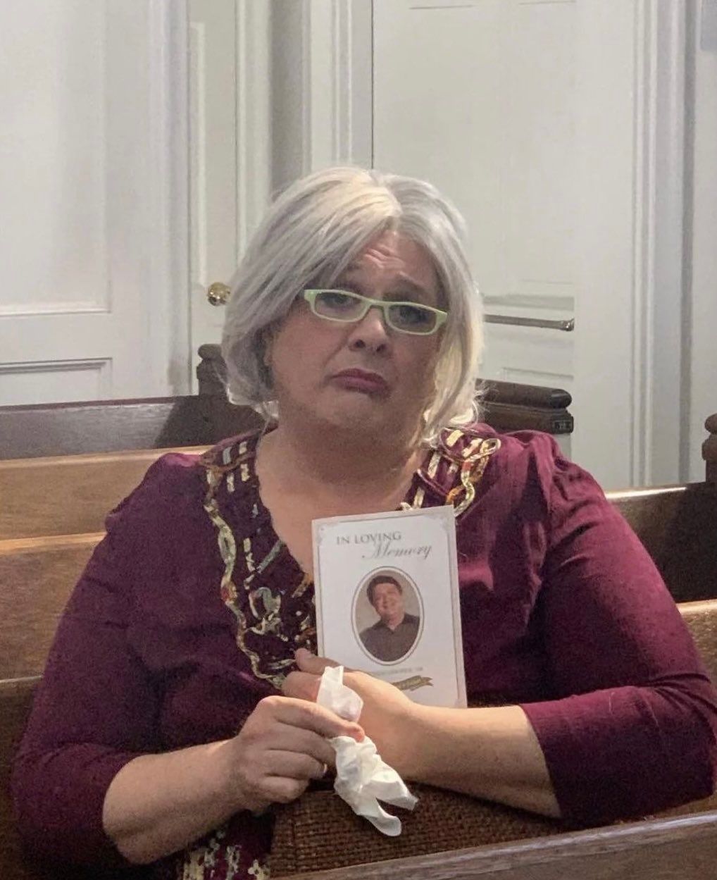 Лэнс Барбер в роли скорбящей