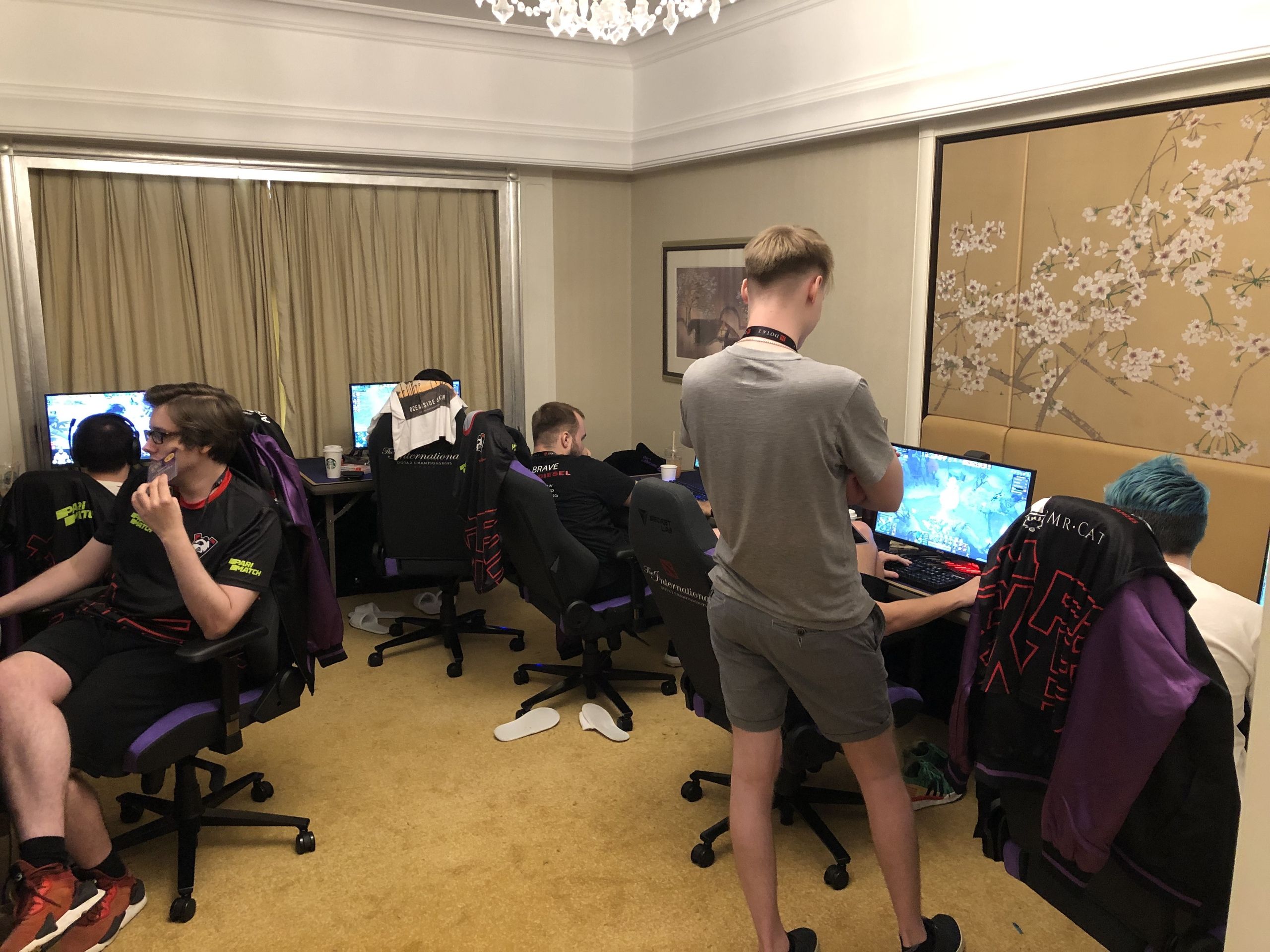 Virtus.pro готовится к первому матчу на TI9 | Источник: группа Virtus.pro во «ВКонтакте»