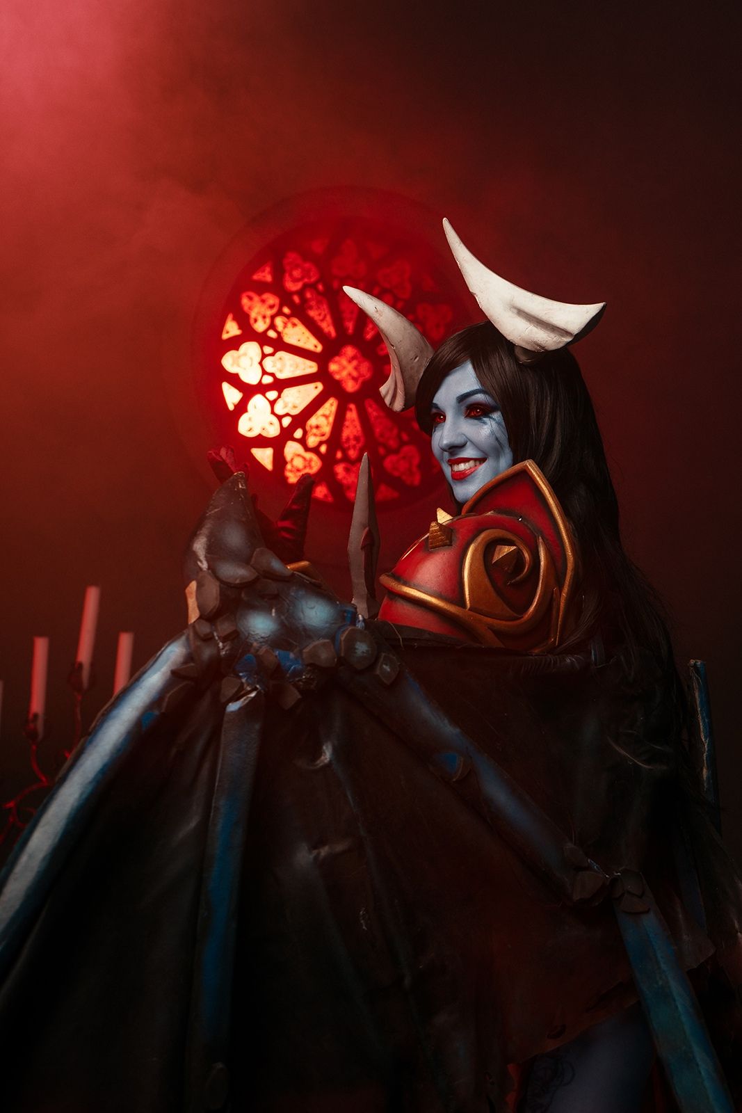 Косплей на Queen of Pain из Dota 2. Косплеер: Ирис Фёдорова. Фотограф: Torati photo. Источник: vk.com/cosplayiris