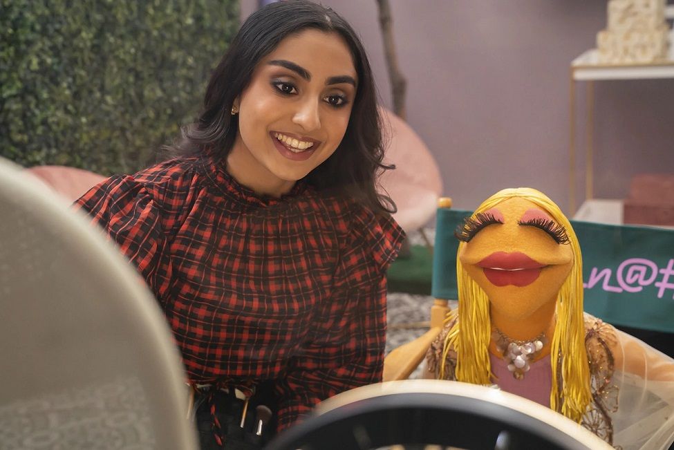 Саара Чодри | Источник: кадр из сериала «Безумие маппетов»