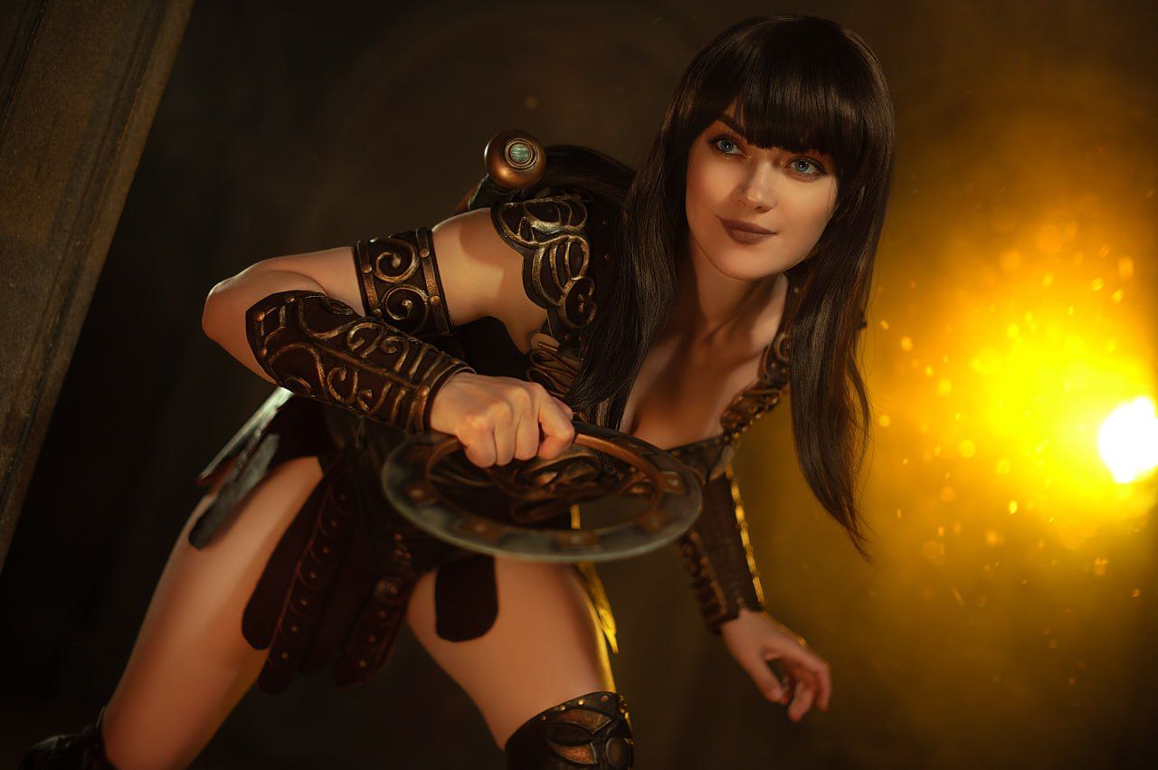 Косплей на Зену из сериала «Зена — королева воинов». Косплеер: Анна Nova Cosplay Вебер. Фотограф: B. Y. Photo+. 