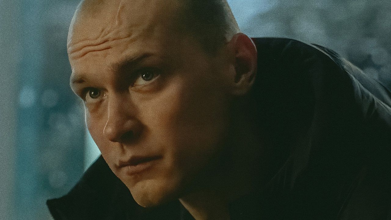 Юра Борисов на кадре из фильма «Анора»