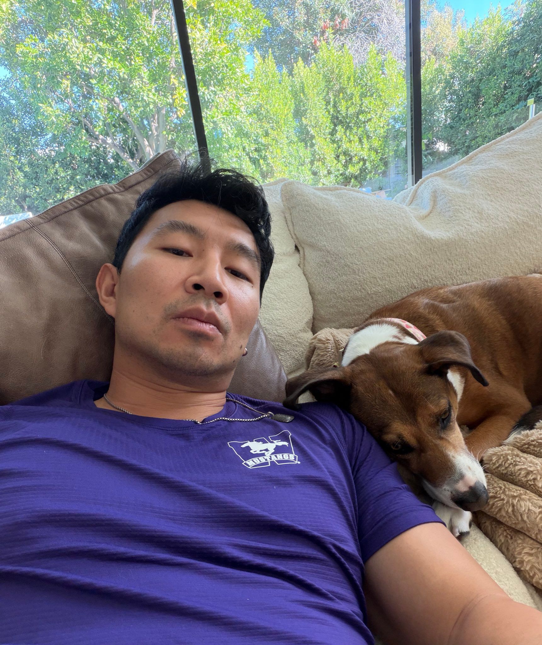 Симу Лю с собакой. Источник: x.com/SimuLiu