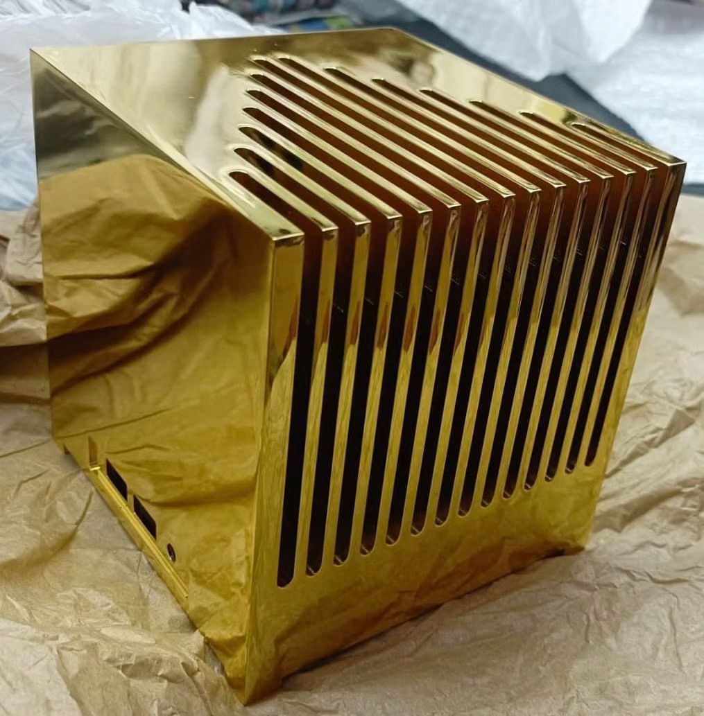 Полностью золотой корпус для ПК Kubb Fanless | Источник: Fanless Tech