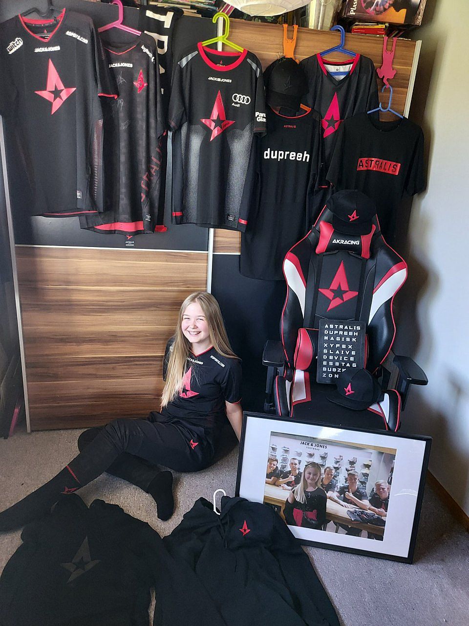 Фото Изабеллы для конкурса Astralis.
Источник: твиттер @Sappy113