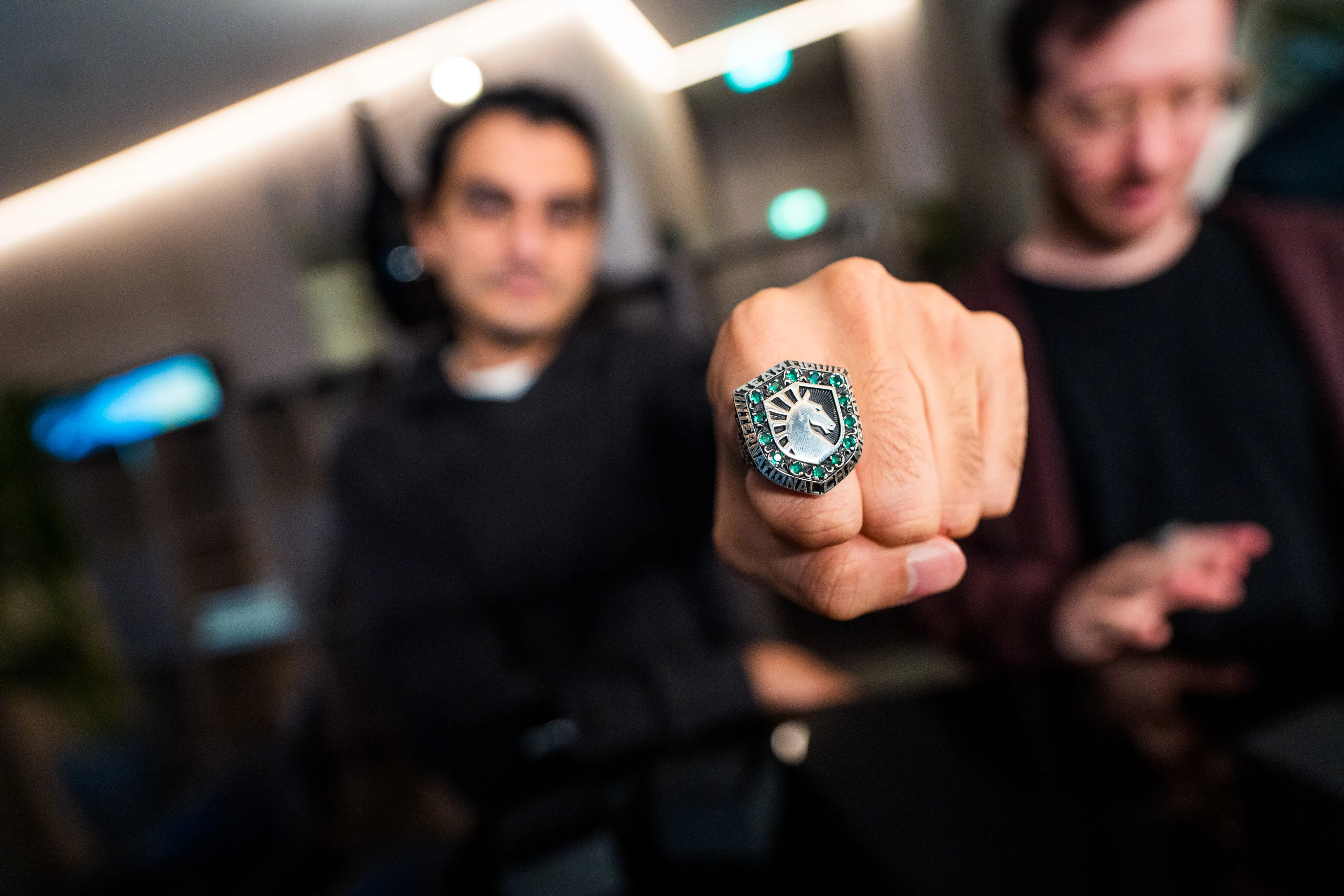 Team Liquid с чемпионскими перстнями. Источник: аккаунт The International в X