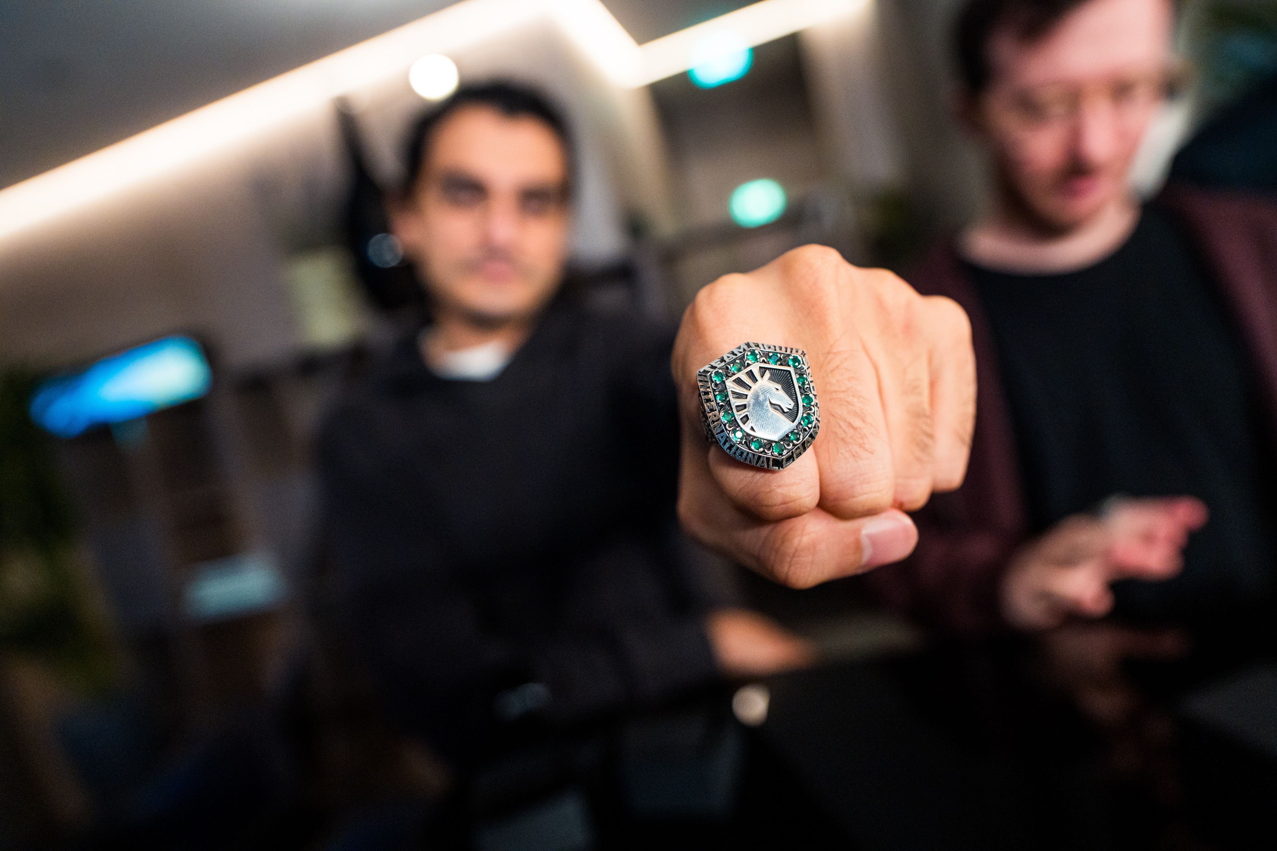 Team Liquid с чемпионскими перстнями. Источник: аккаунт The International в X