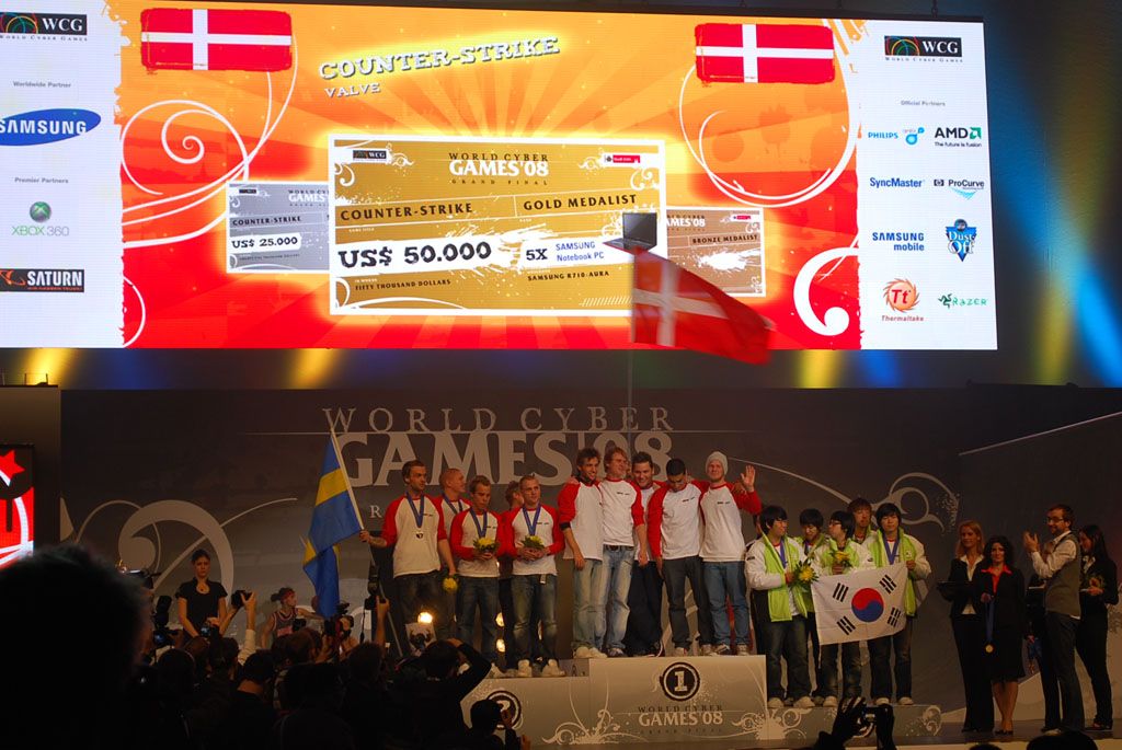 Пьедестал призёров WCS 2008 в CS 1.6.