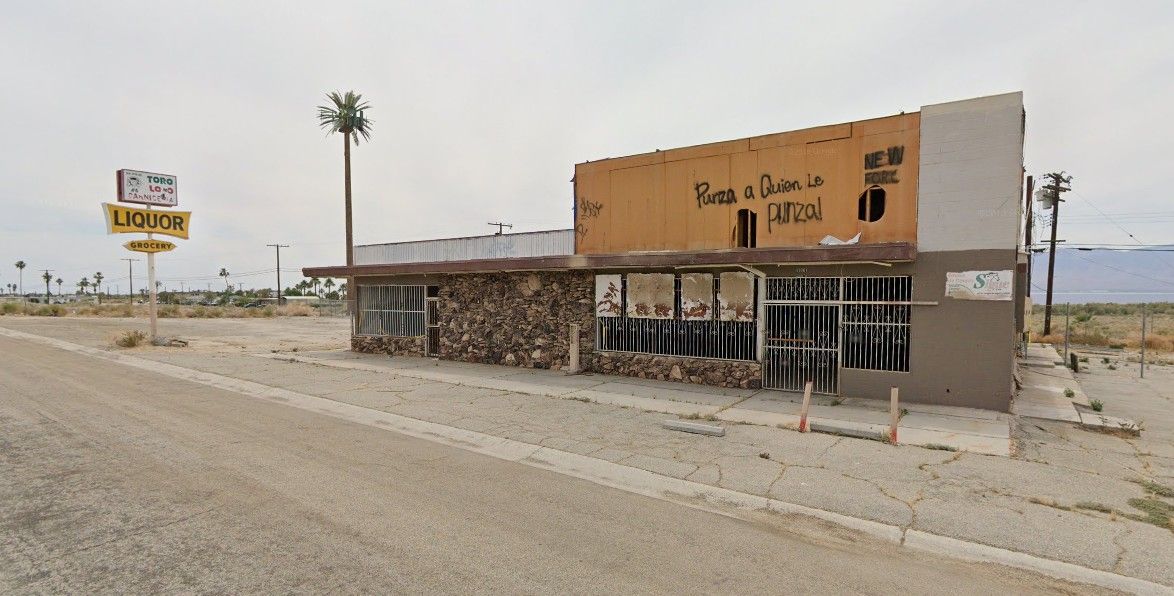 Прототип здания из GTA V в реальности — заправочная станция и закусочная в Калифорнии. Источник: reddit