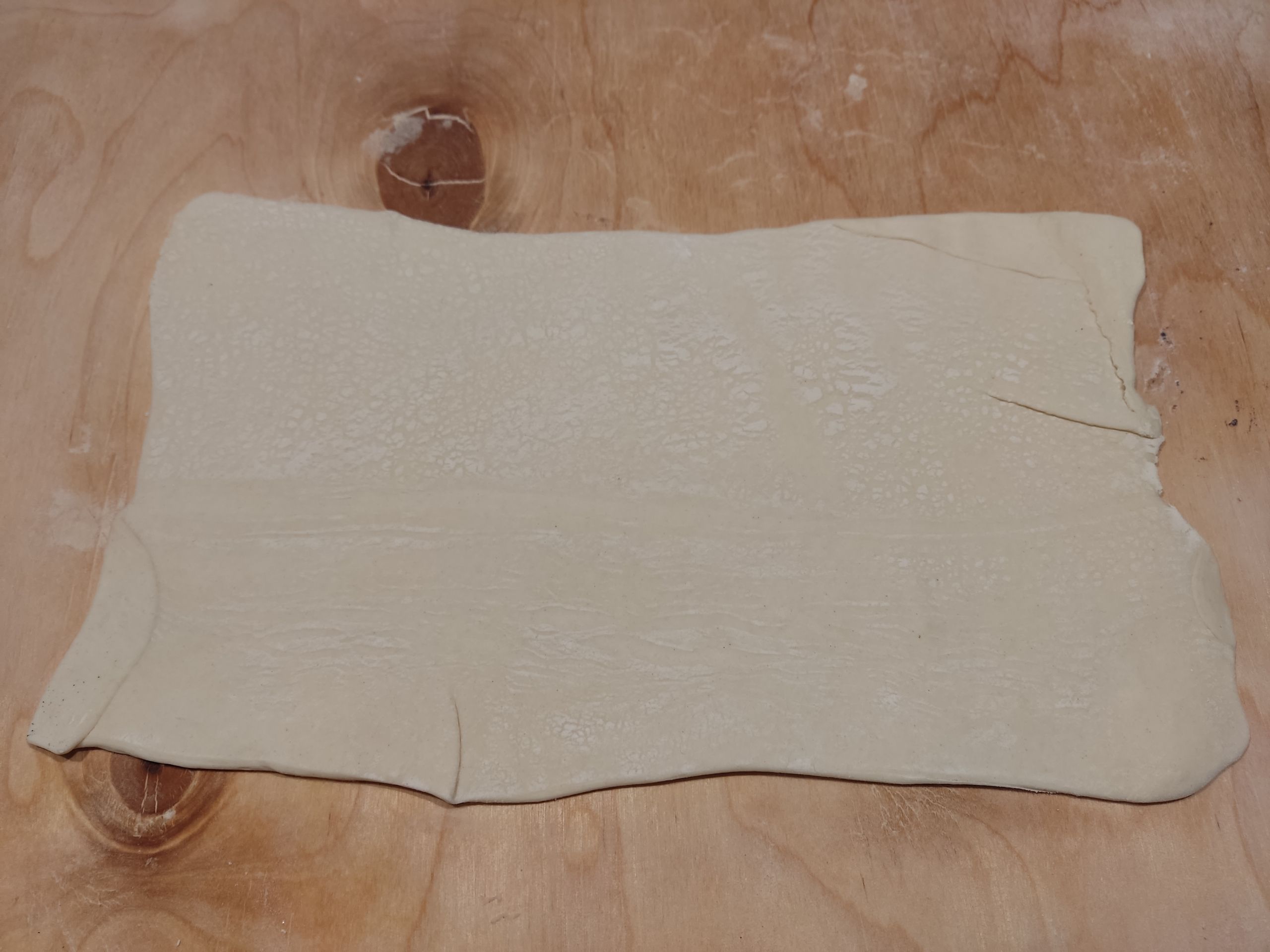 Ну тут базовая шутка про то, как ровно я раскатываю тесто.