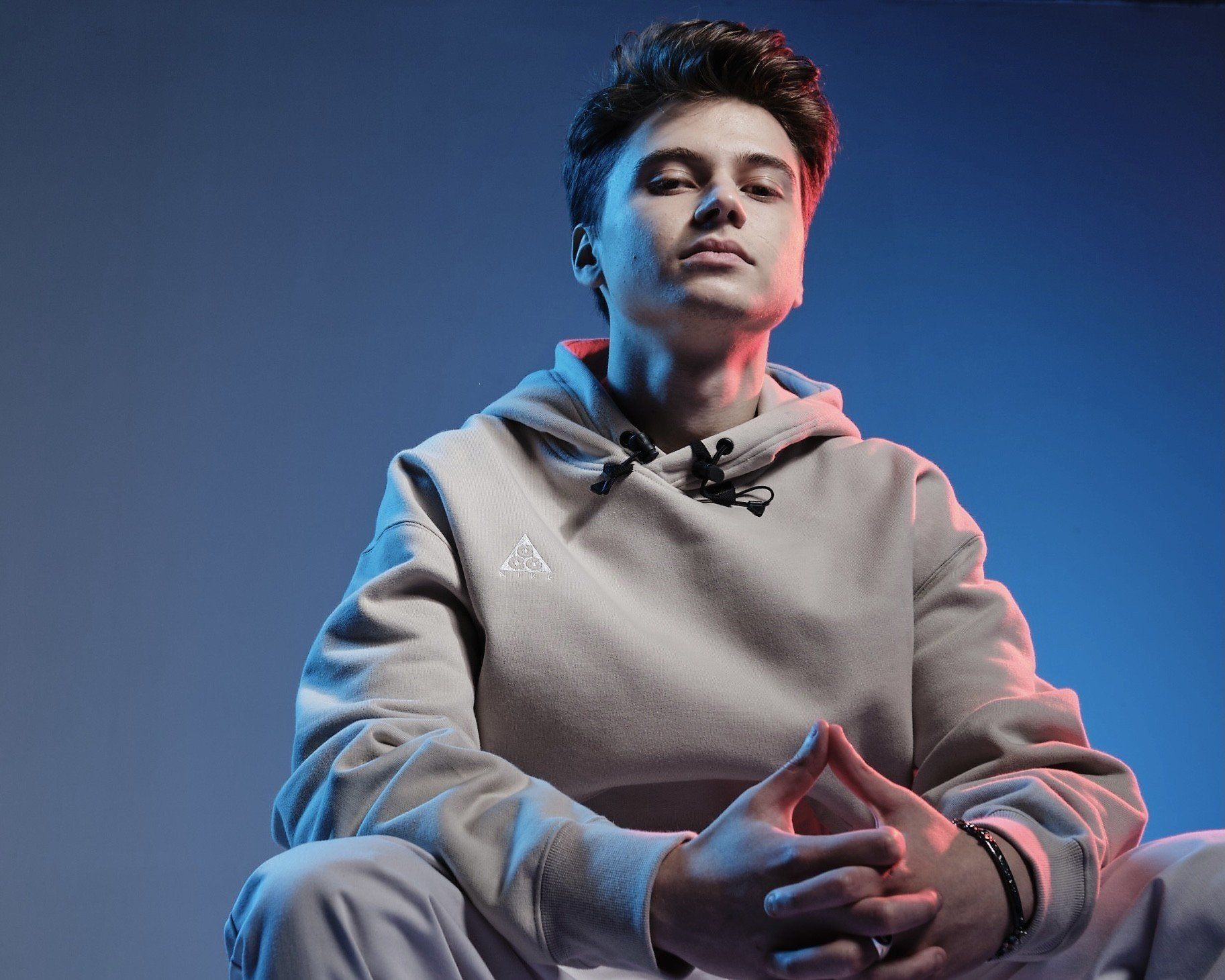 когда выиграл 5 мажоров, а в пабе опять кинуло с хаконом.