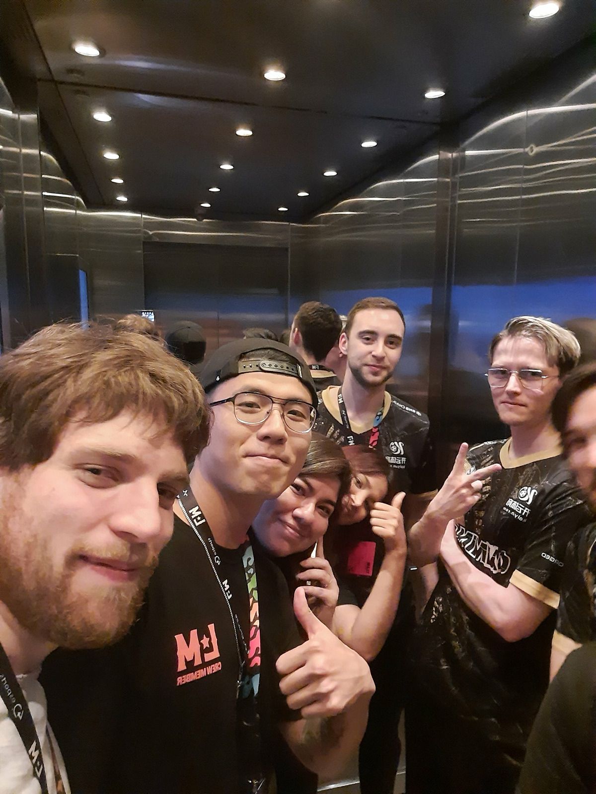 Seleri застрял в лифте на The Lima Major 2023 | Источник: твиттер Seleri