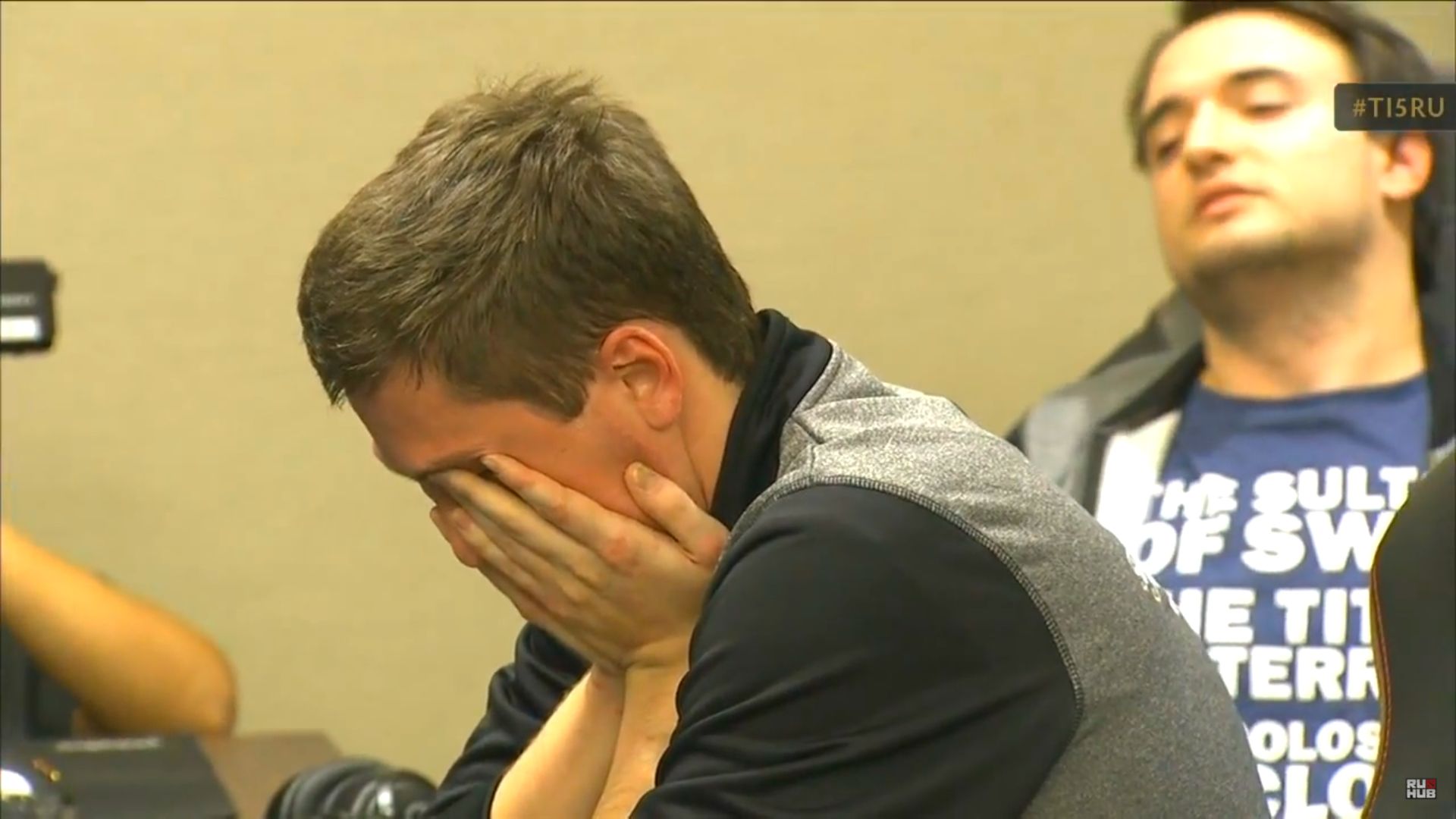 Алексей Solo Березин после поражения во второй игре матча против MVP Phoenix в Wild Card The International 2015