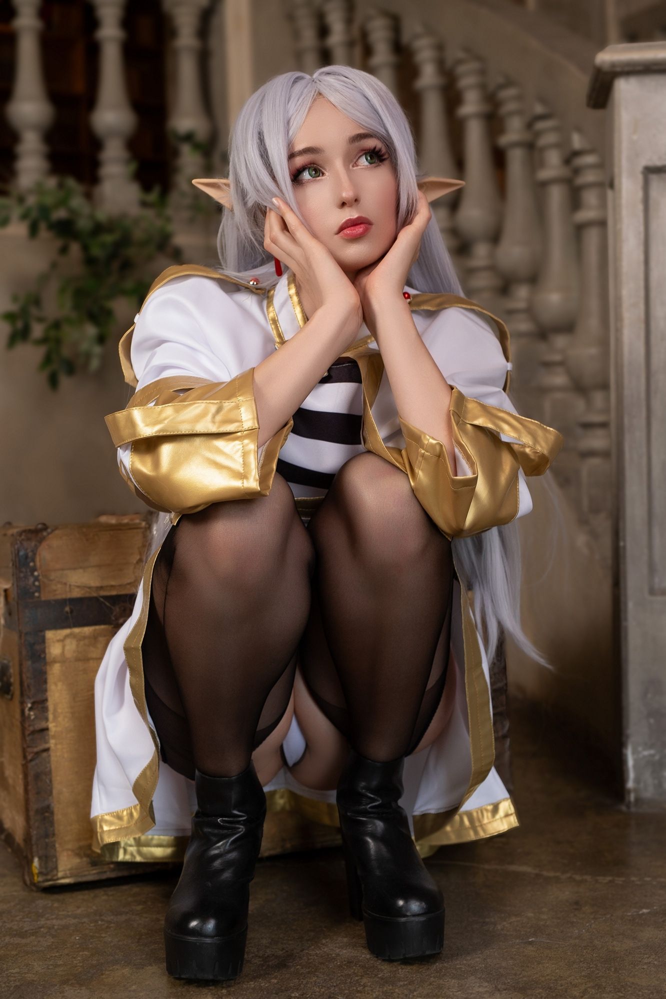 Косплей на Фрирен — главную героиню аниме «Провожающая в последний путь Фрирен». Косплей на эльфийку. Косплеер: Axilirator. Источник: «ВКонтакте» — vk.com/club214028428