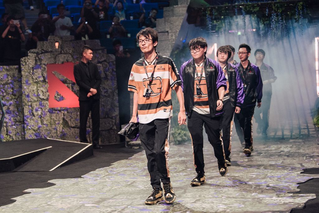 Игроки RNG | Источник: twitter @dota2ti