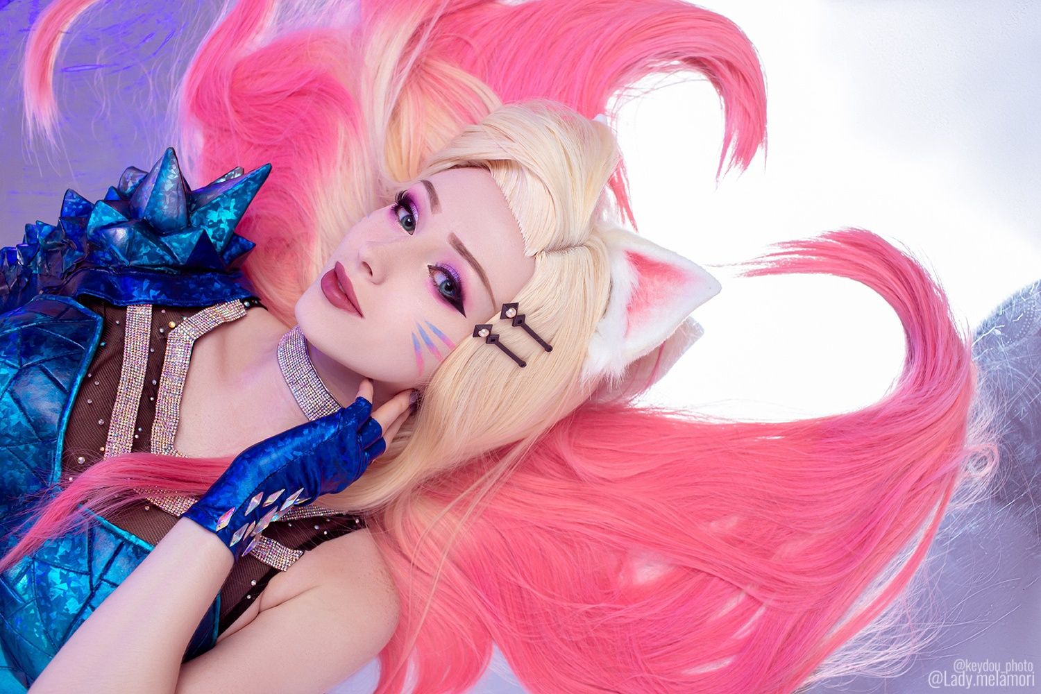 K-pop айдол из K/DA &mdash; косплей на Ари из League of Legends. Косплеер: Lady Melamori. Фотограф: KeyDou. Источник: vk.com/melamoricosplay