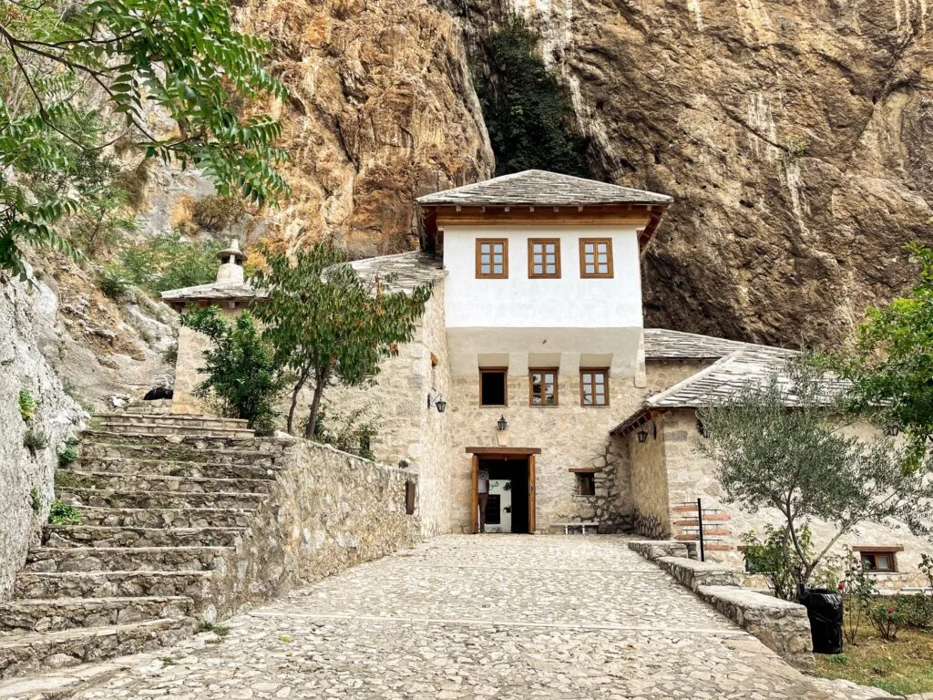 Снимок Blagaj Tekke от dcworkshop. Источник: reddit