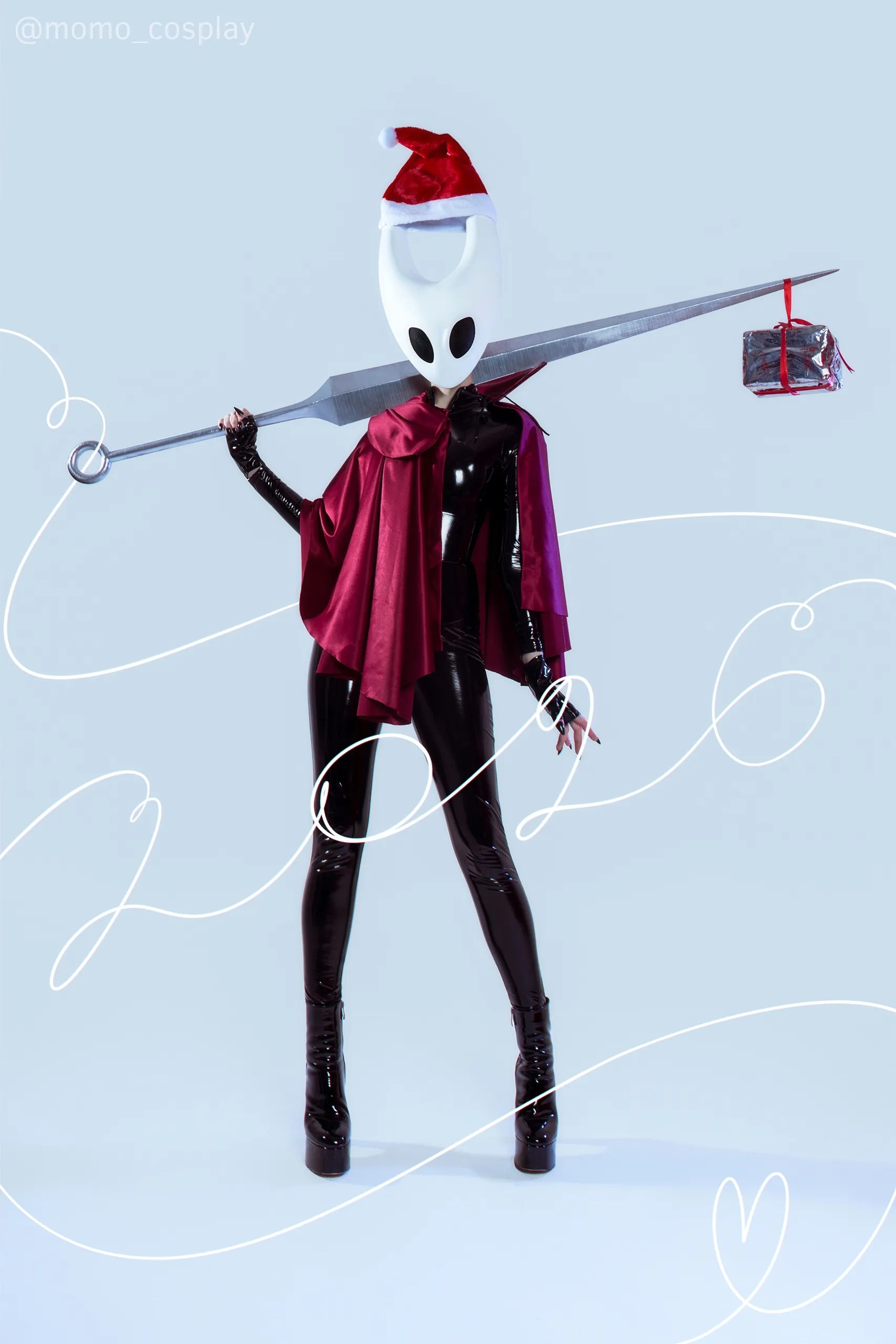 Новогодний косплей на Хорнет из игры Hollow Knight: Silksong. Косплеер: Юлия Momo Юракова. Источник: vk.com/momo_cosplay