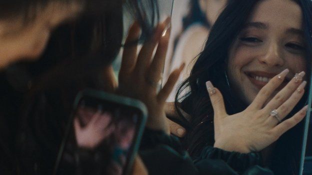 Кадр из фильма «Анора»