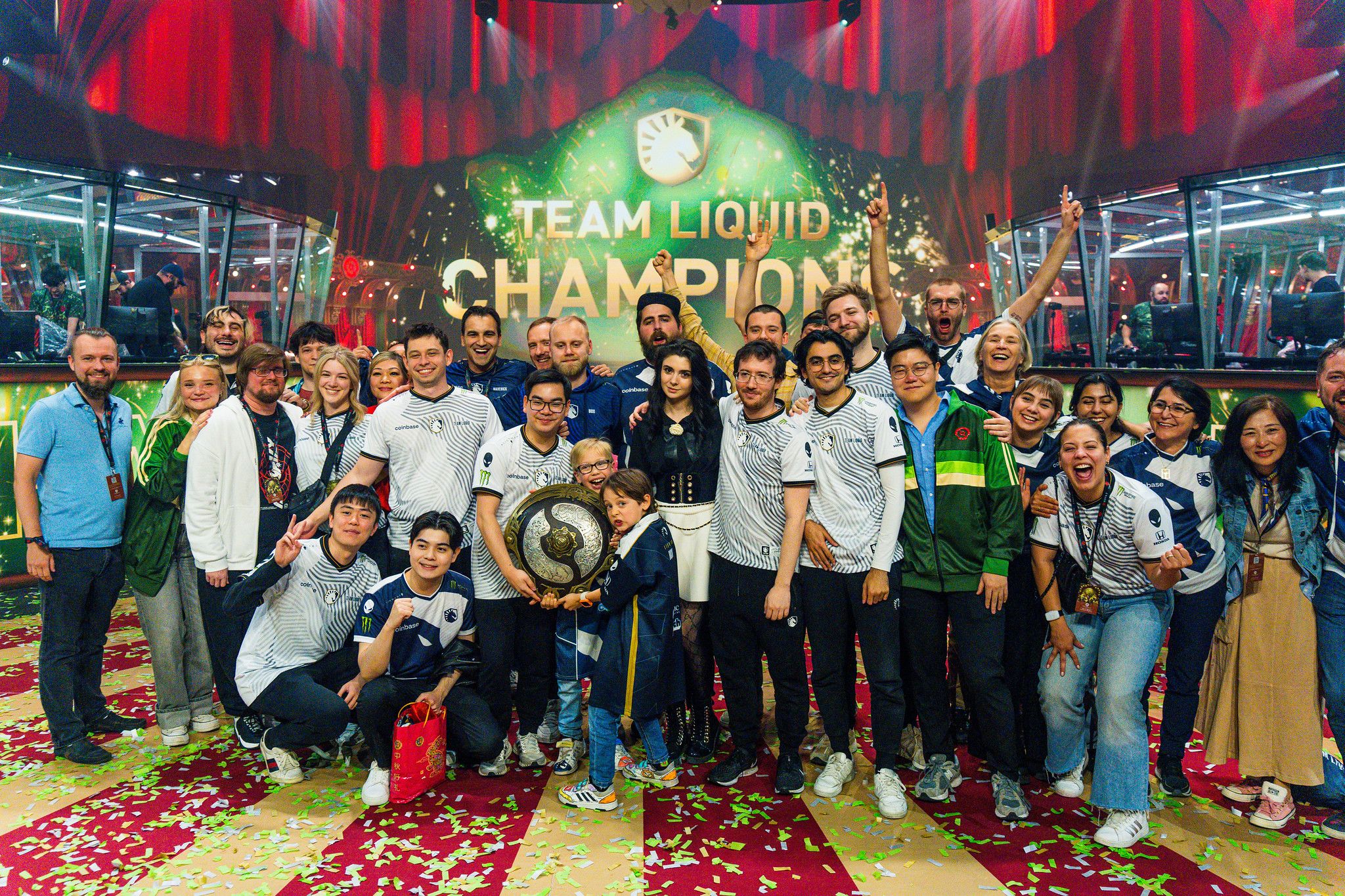 Team Liquid с Аегисом в 2024 году | Фото: João Ferreira, Valve