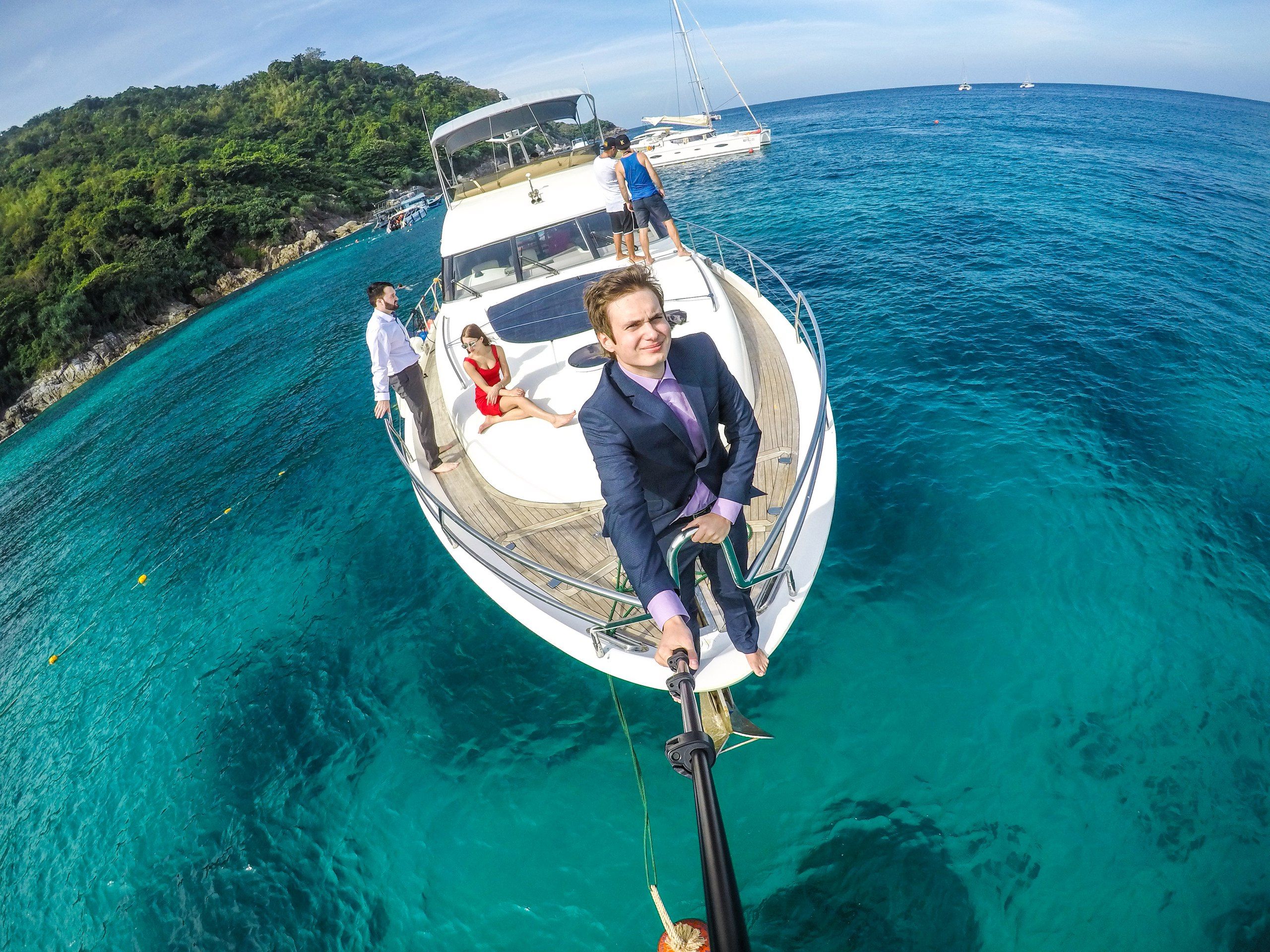 Самый обычный день российского ютубера. Источник: страница Сахарова во &laquo;ВКонтакте&raquo;