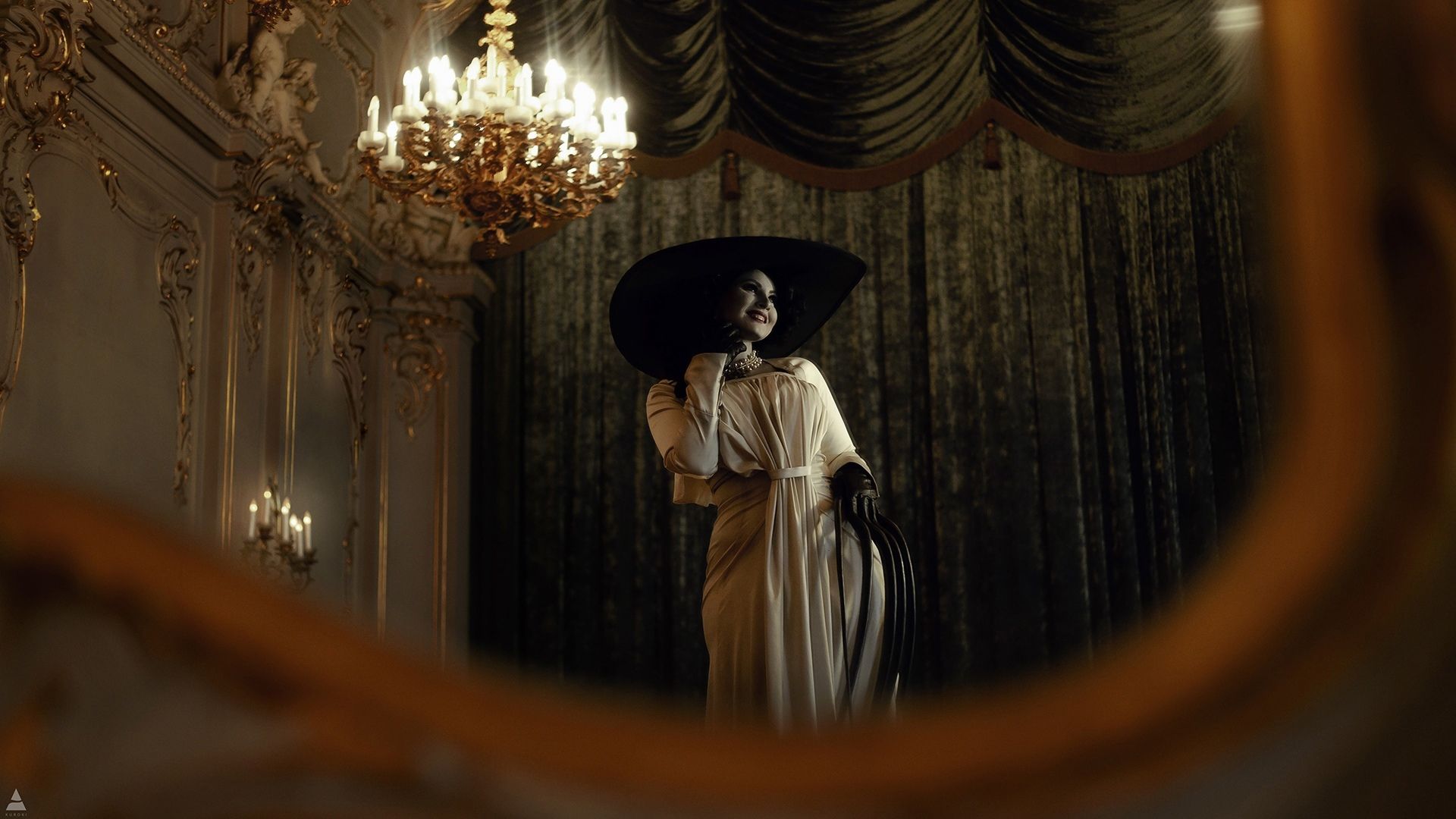 Косплей на Леди Димитреску из Resident Evil Village. Косплеер: Александра Карпова. Фотограф: Елизавета Куроки. Источник: vk.com/sazura_craft
