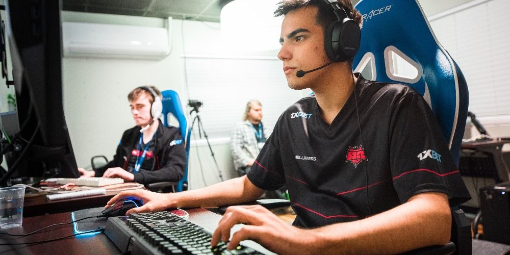 Miposhka и DM в составе HellRaisers на DOTA Summit 11
Источник: Beyond the Summit