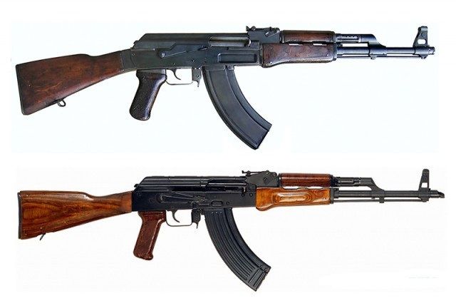 Отличия АК (сверху) от АКМ (снизу). В CS:GO представлен именно второй