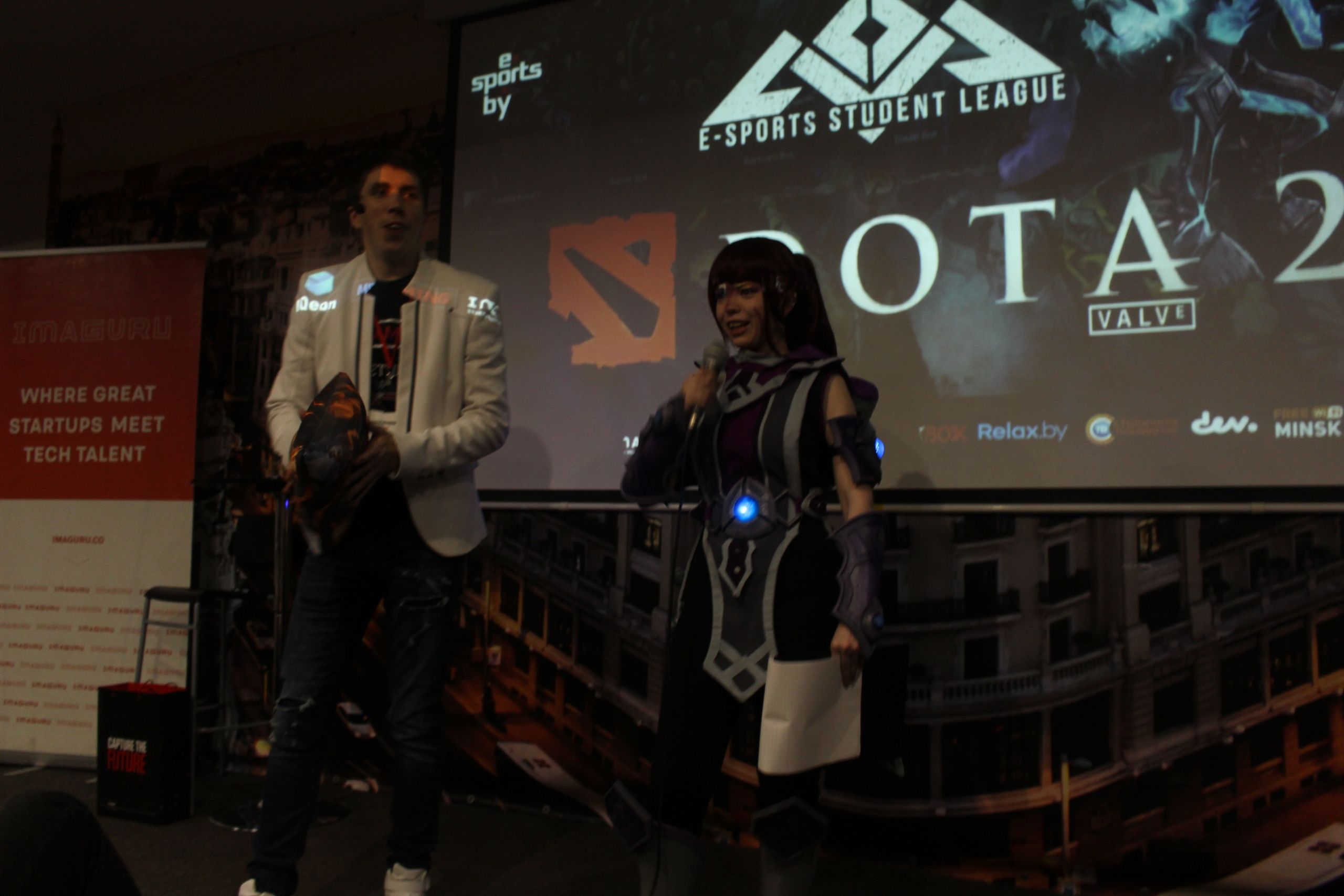 Анти-маг не даёт публике остыть в перерыве.