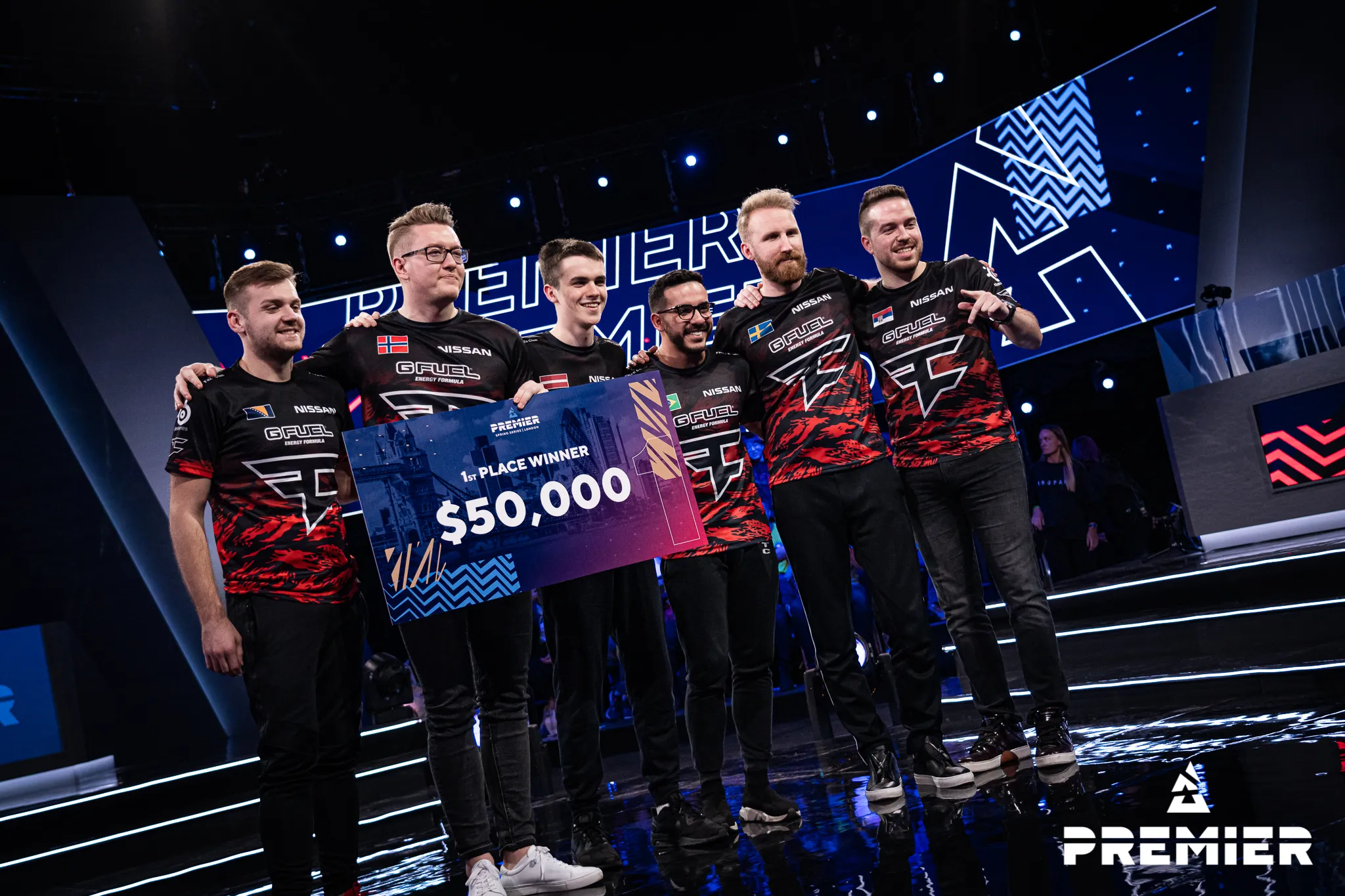 FaZe с призом за победу на турнире | Фото: BLAST
