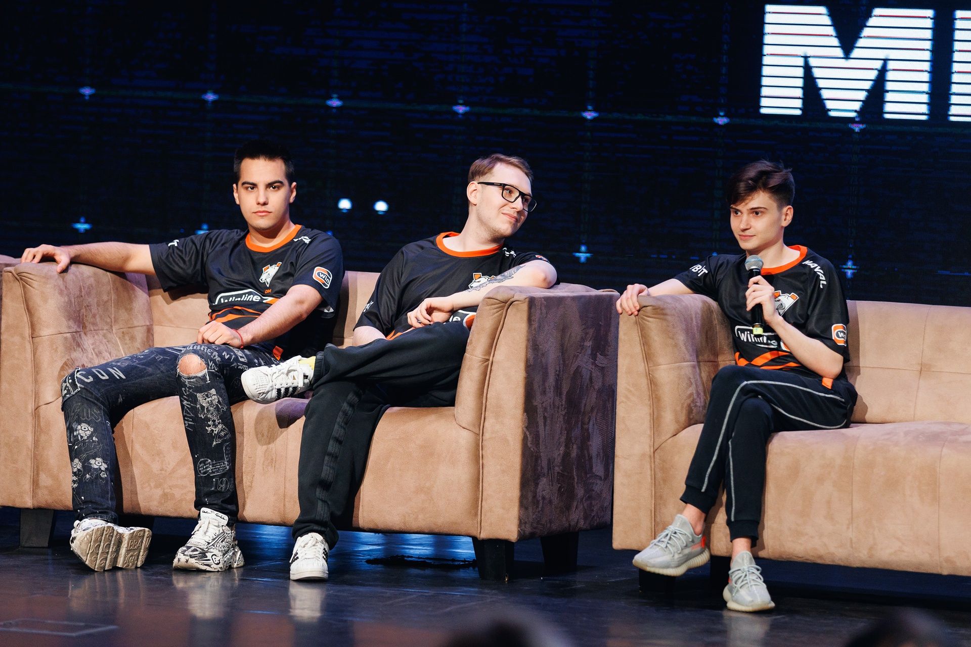 RAMZES666 с тиммейтами. Фото: Virtus.pro