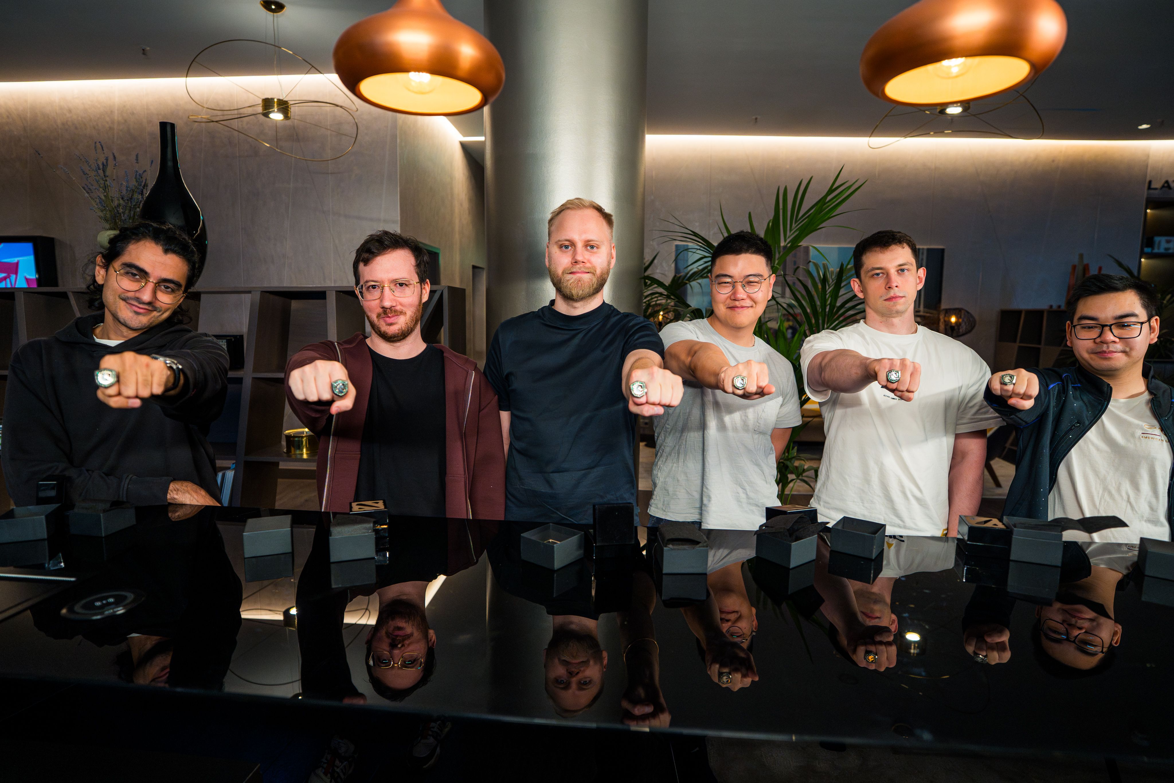 Team Liquid с чемпионскими перстнями. Источник: аккаунт The International в X