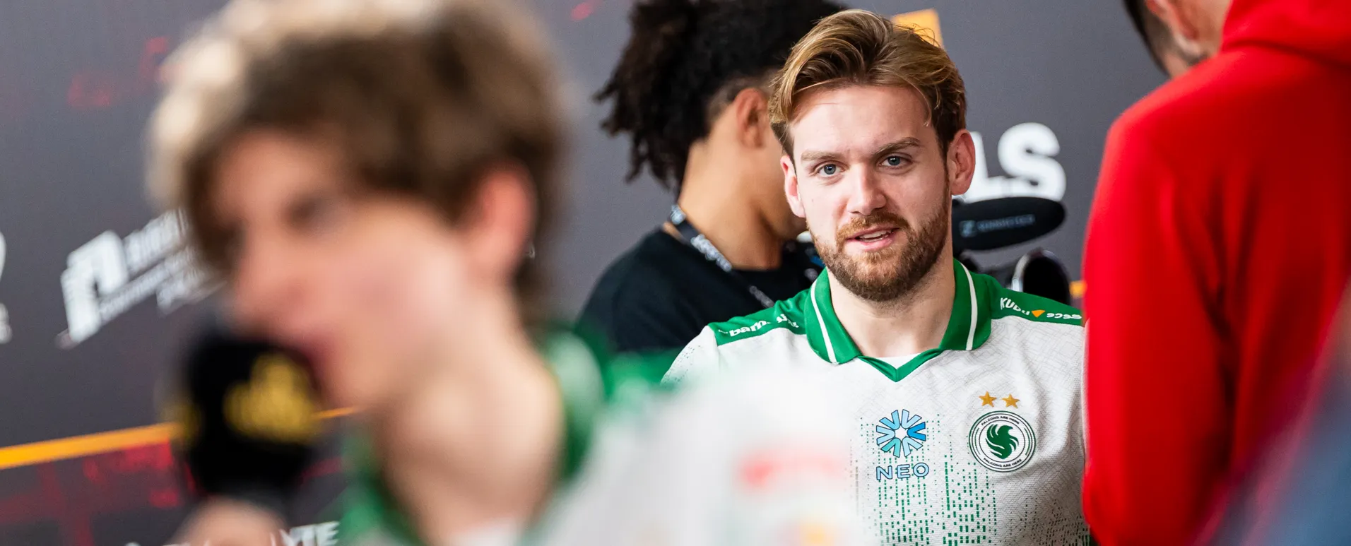 «Худший стикер в истории» от kyousuke и парные автографы — собрали необычные стикеры к StarLadder Budapest Major 2025