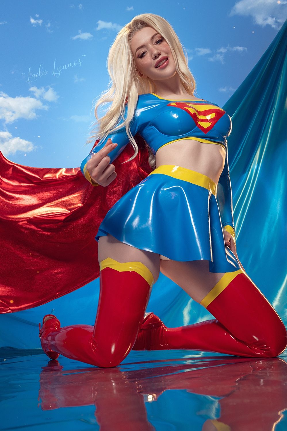 Косплей на Супергёрл из вселенной DC. Модель: Lada Lyumos cosplay. Источник: «ВКонтакте»