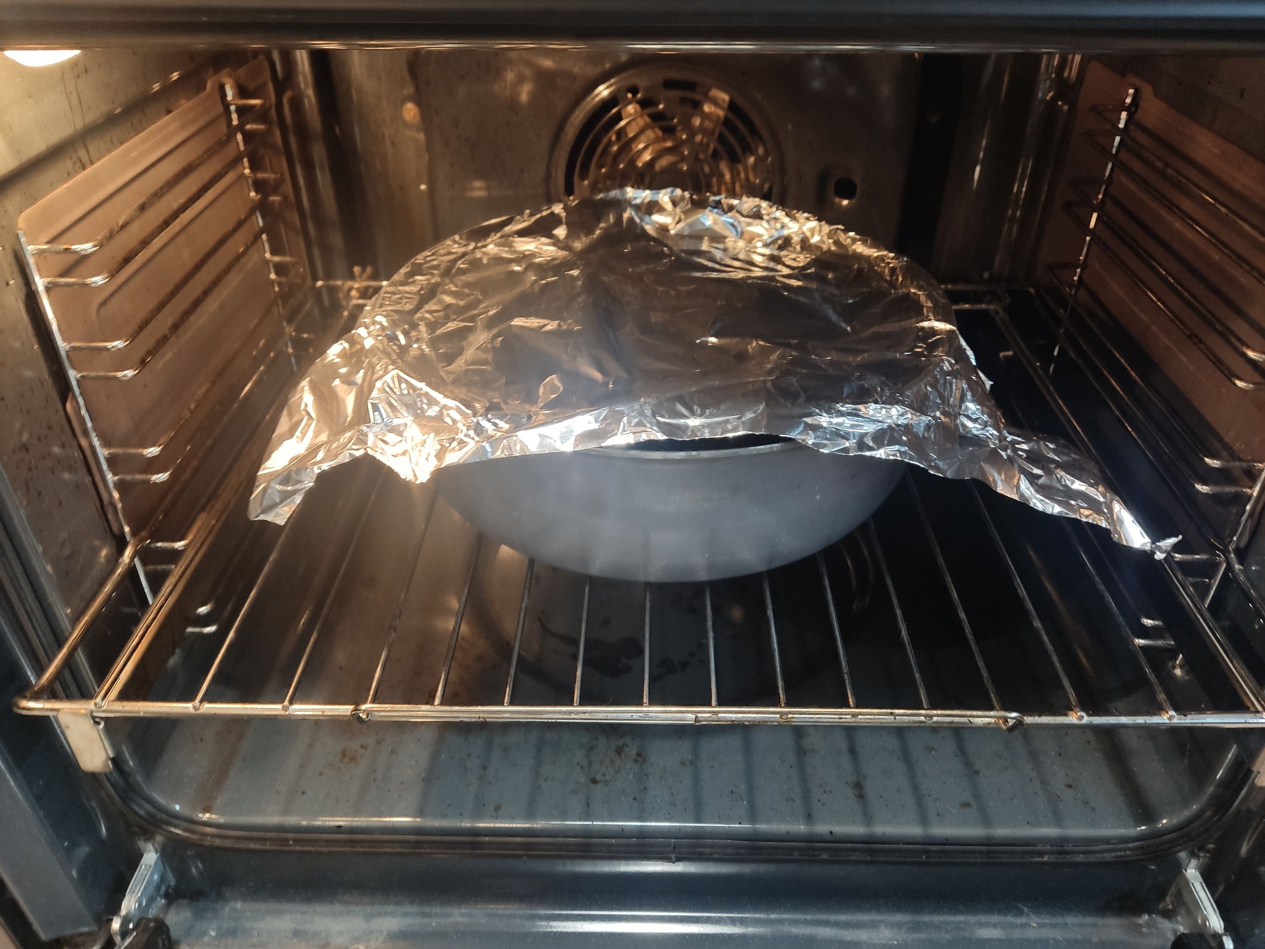 Кстати, у моей посудины крышка с пластиковой ручкой — подумал не рисковать.