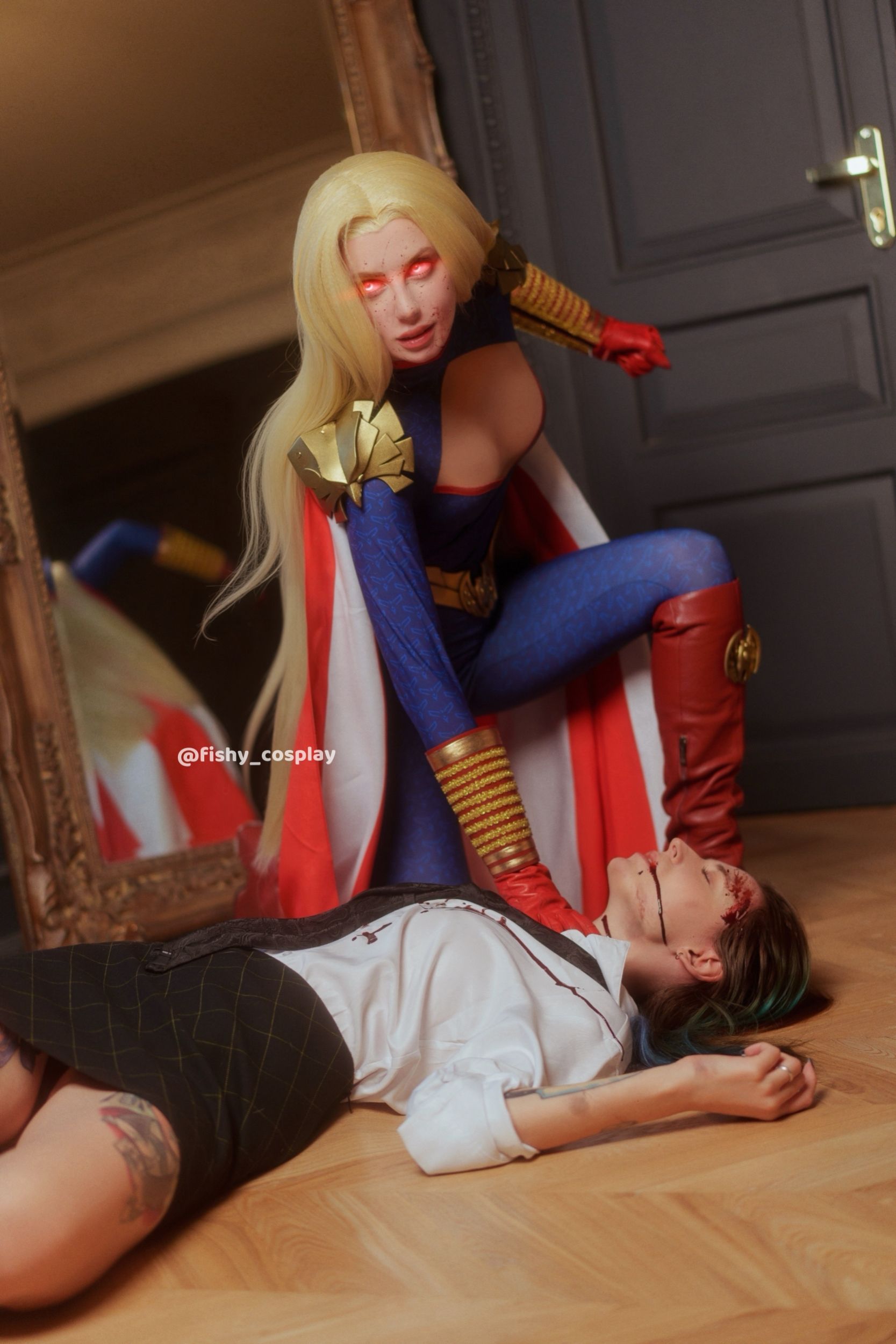 Косплей на Хоумлендера из сериала «Пацаны», женская версия. Косплеер: Дарья Fishy Кравец. Фотограф: Алена Филиппова. Источник: vk.com/fishycosplay