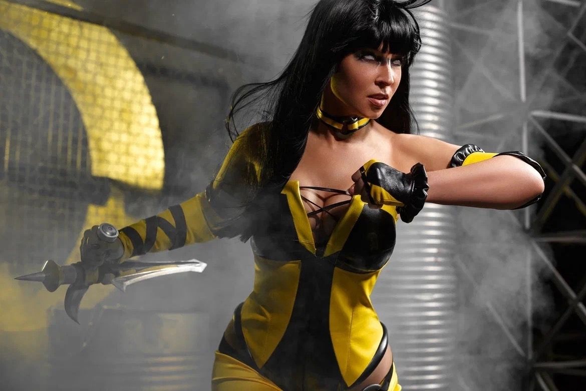 Косплей на Таню из Mortal Kombat. Косплеер: Анна Шаховская. Фотограф: VESANIA. Источник: vk.com/club210125813 
