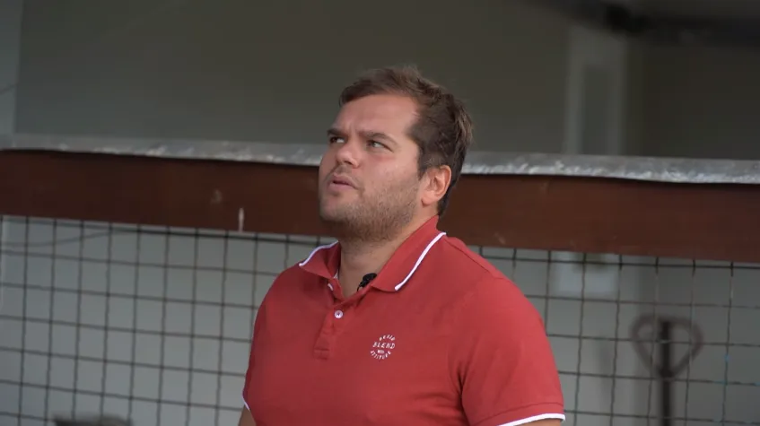 Арсений во дворе своего дома