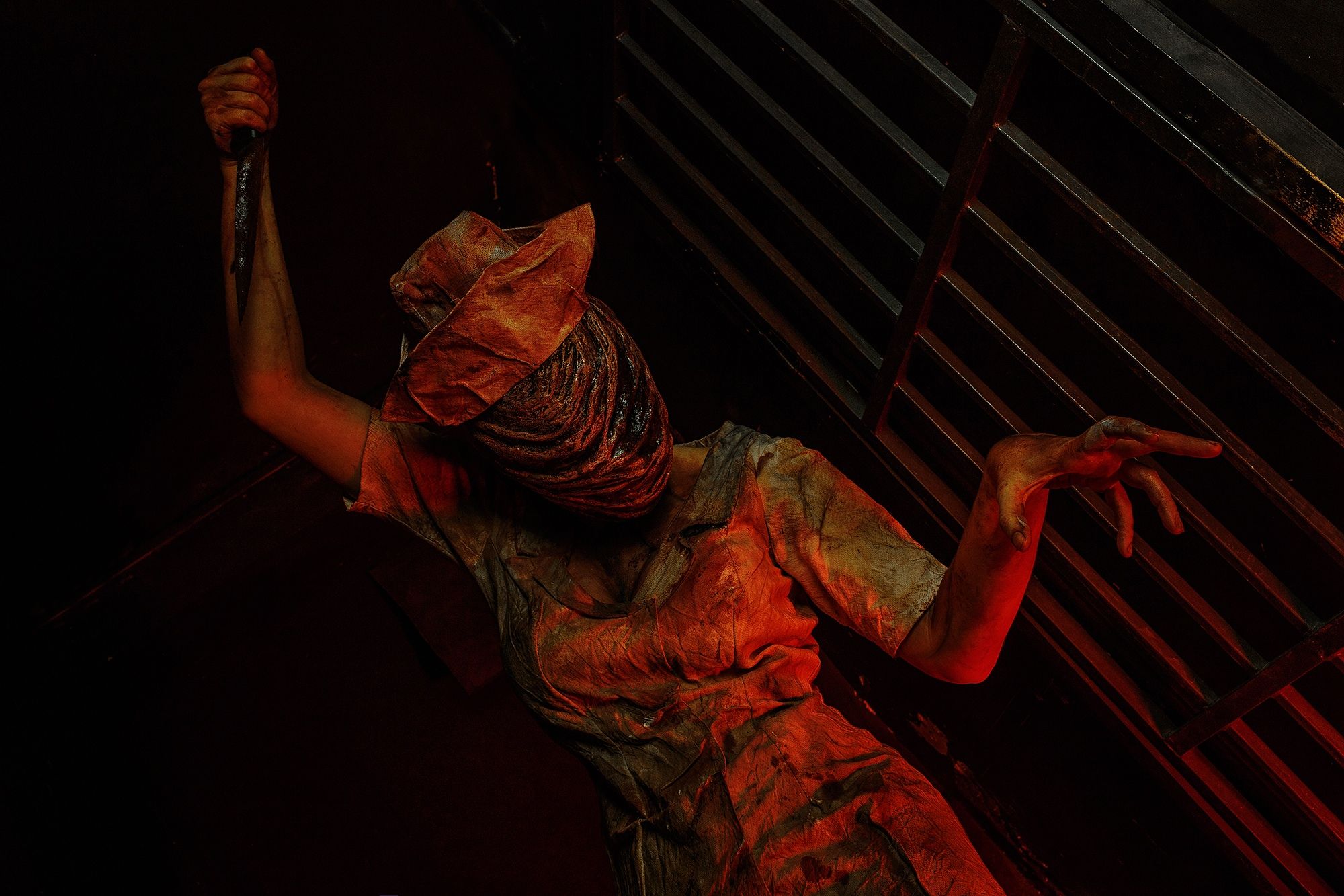 Медсестра из Silent Hill. Косплеер: Алиса Арефьева. Фотограф: Евгений Накрышский. Источник: vk.com/fillakteriart